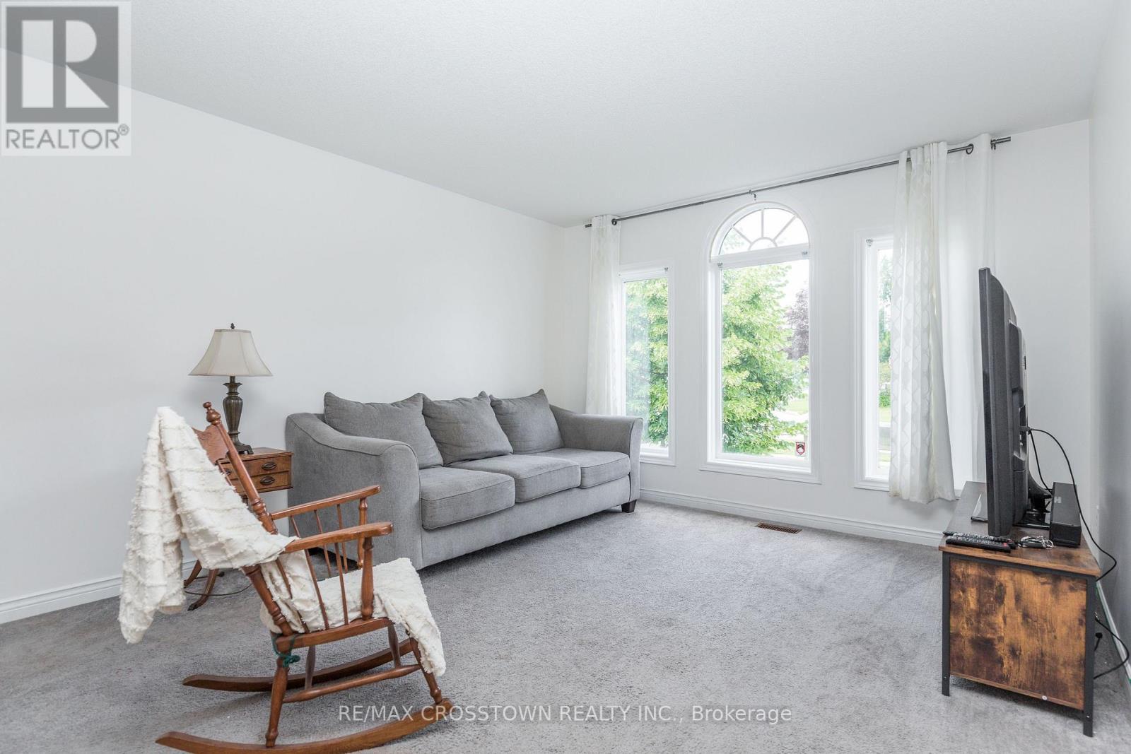 1 Lang Drive, Barrie, ON - Indoor Photo Showing Living Room