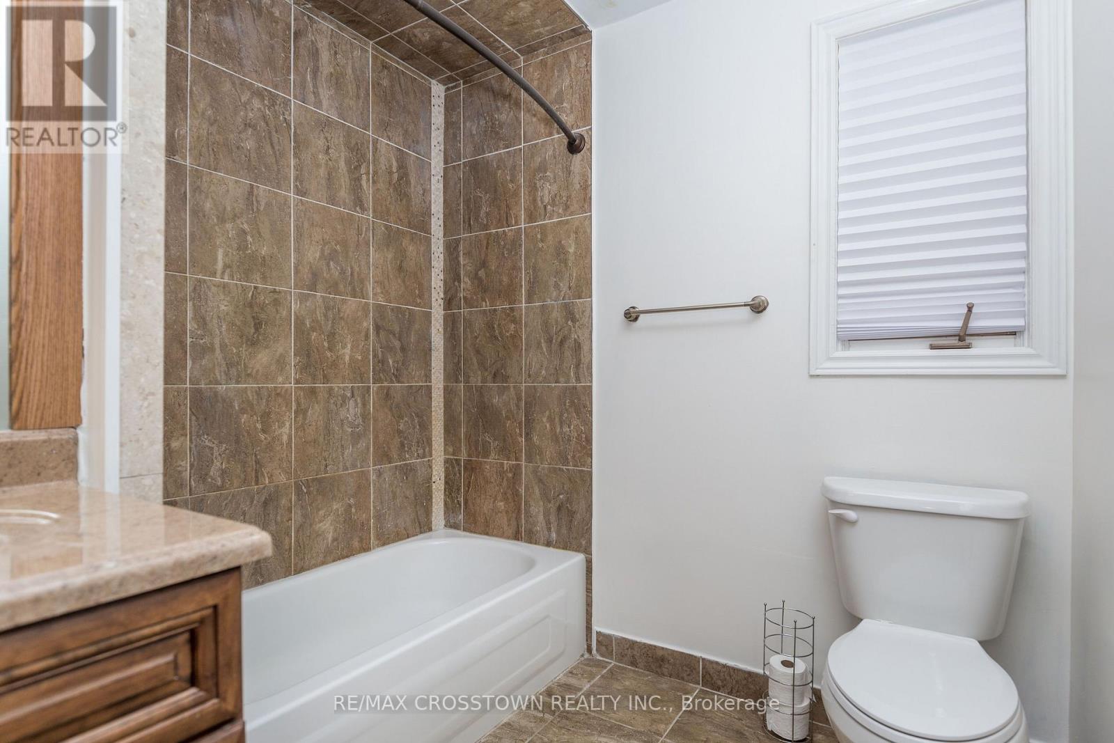 1 Lang Drive, Barrie, ON - Indoor Photo Showing Bathroom