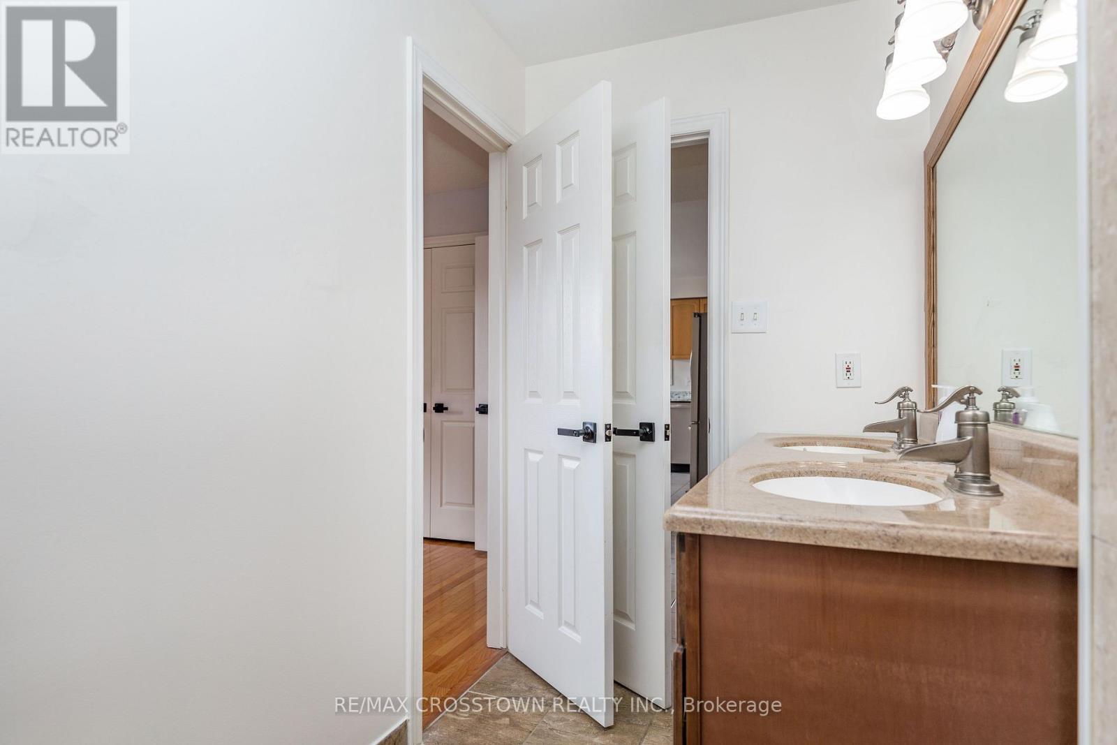 1 Lang Drive, Barrie, ON - Indoor Photo Showing Bathroom