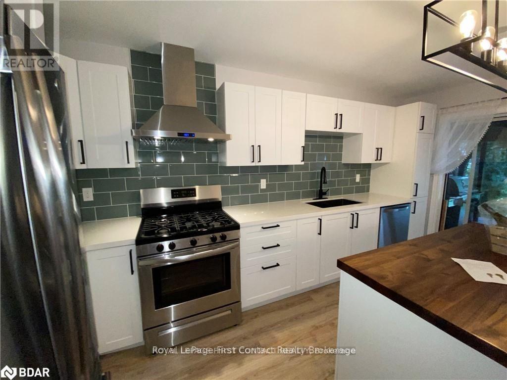 41 Copeman Crescent, Barrie, ON - Indoor Photo Showing Kitchen With Upgraded Kitchen
