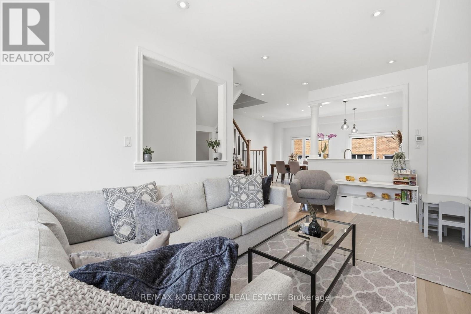 44 Lou Pomanti Street, Toronto, ON - Indoor Photo Showing Living Room