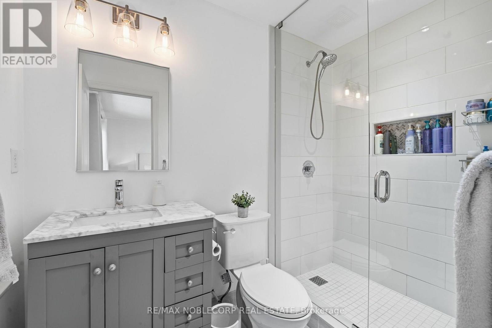 44 Lou Pomanti Street, Toronto, ON - Indoor Photo Showing Bathroom