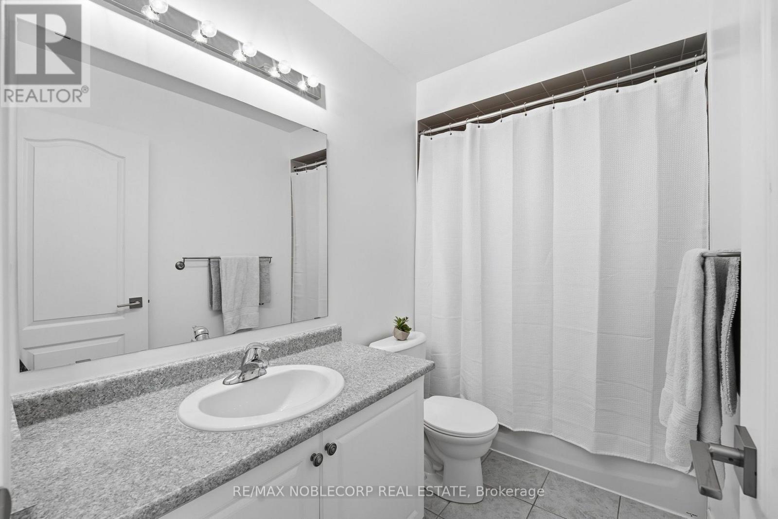44 Lou Pomanti Street, Toronto, ON - Indoor Photo Showing Bathroom