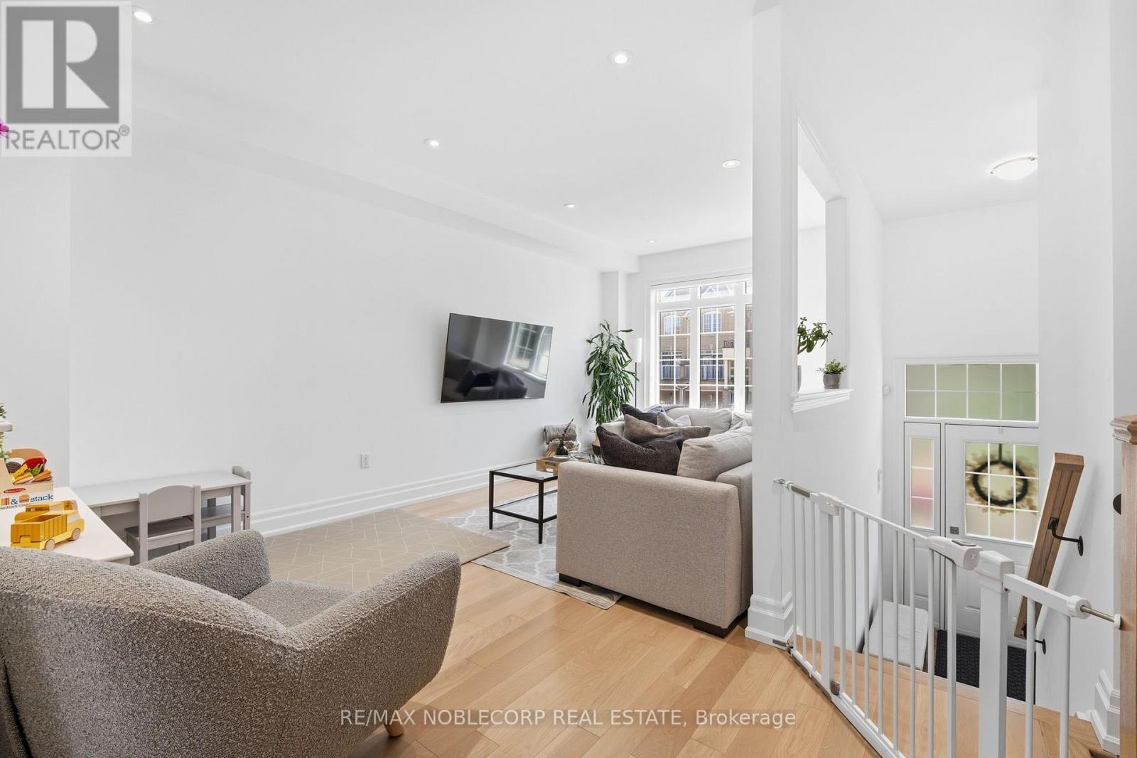 44 Lou Pomanti Street, Toronto, ON - Indoor Photo Showing Living Room