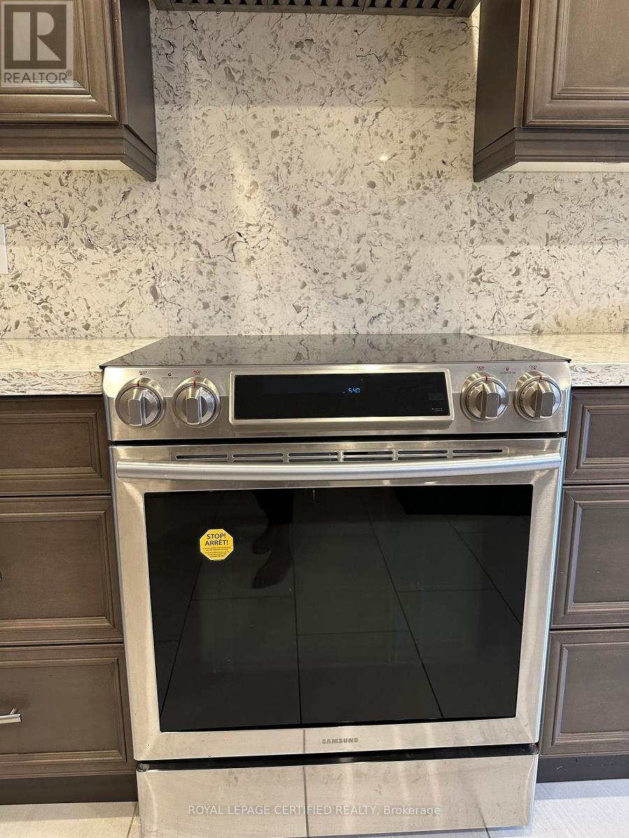 Main - 210 Ecclestone Drive, Brampton, ON - Indoor Photo Showing Kitchen
