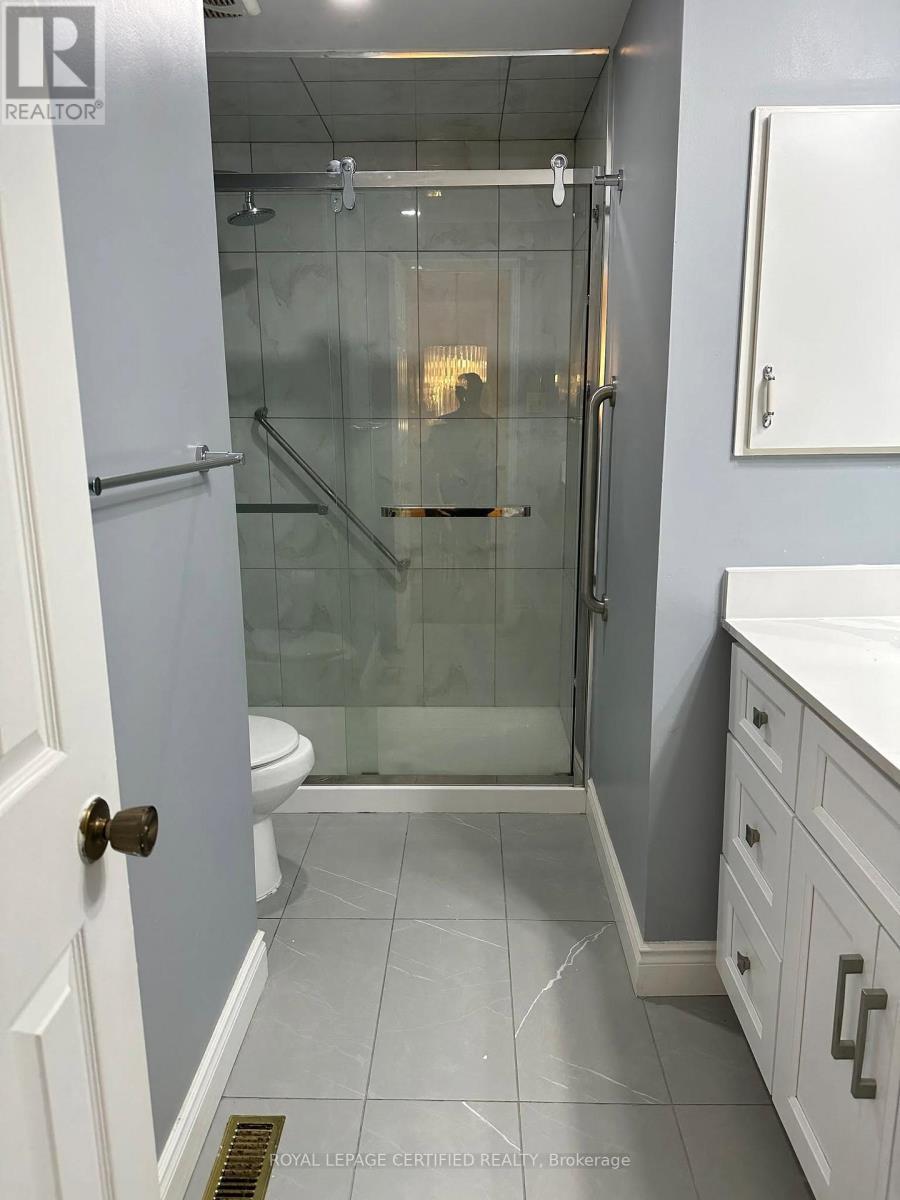 Main - 210 Ecclestone Drive, Brampton, ON - Indoor Photo Showing Bathroom