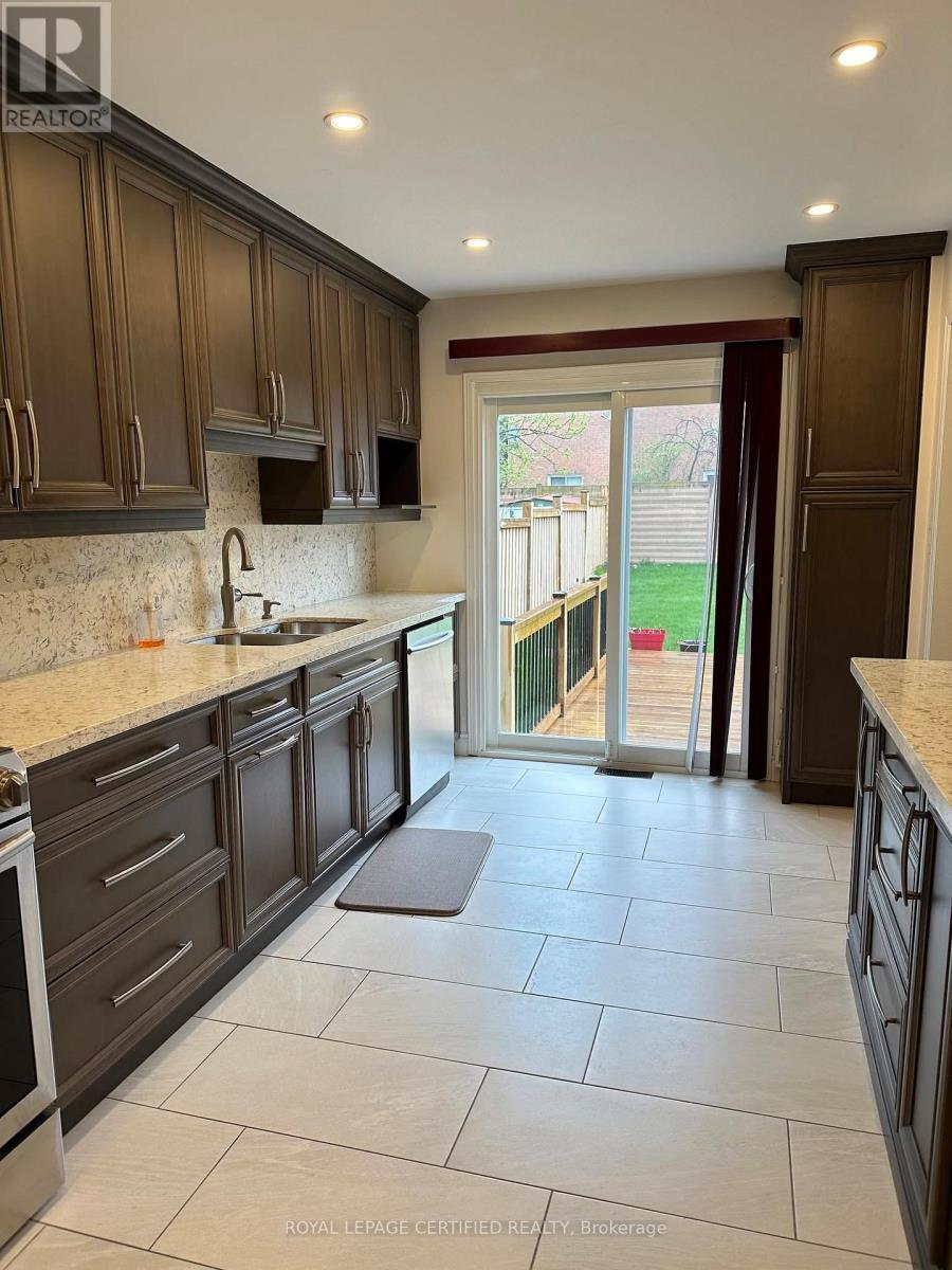 Main - 210 Ecclestone Drive, Brampton, ON - Indoor Photo Showing Kitchen