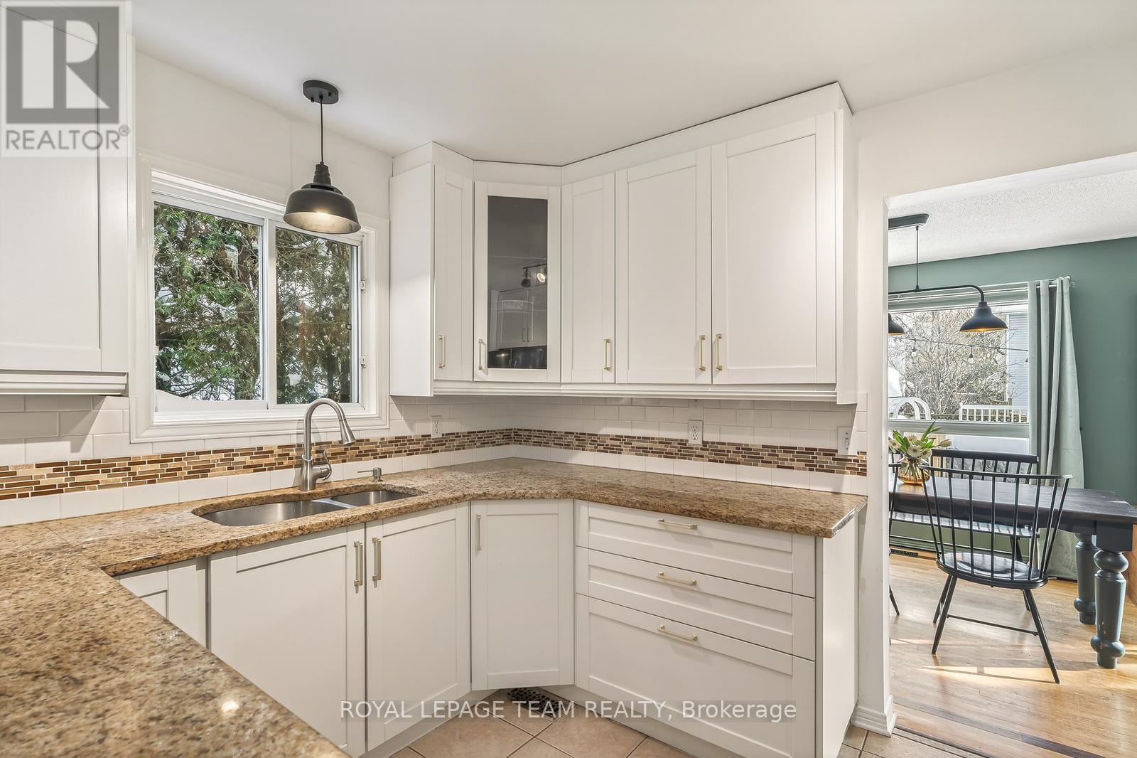 77 Armagh Way, Ottawa, ON - Indoor Photo Showing Kitchen With Double Sink