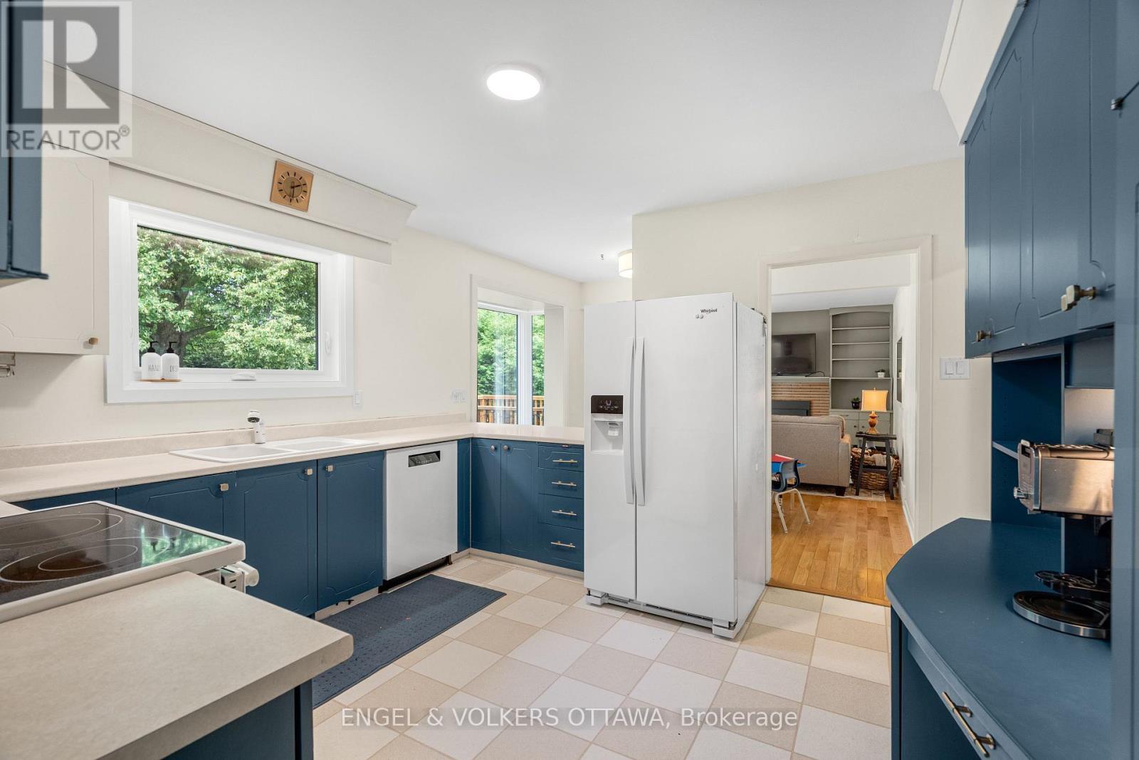 2343 Whitehaven Crescent, Ottawa, ON - Indoor Photo Showing Kitchen