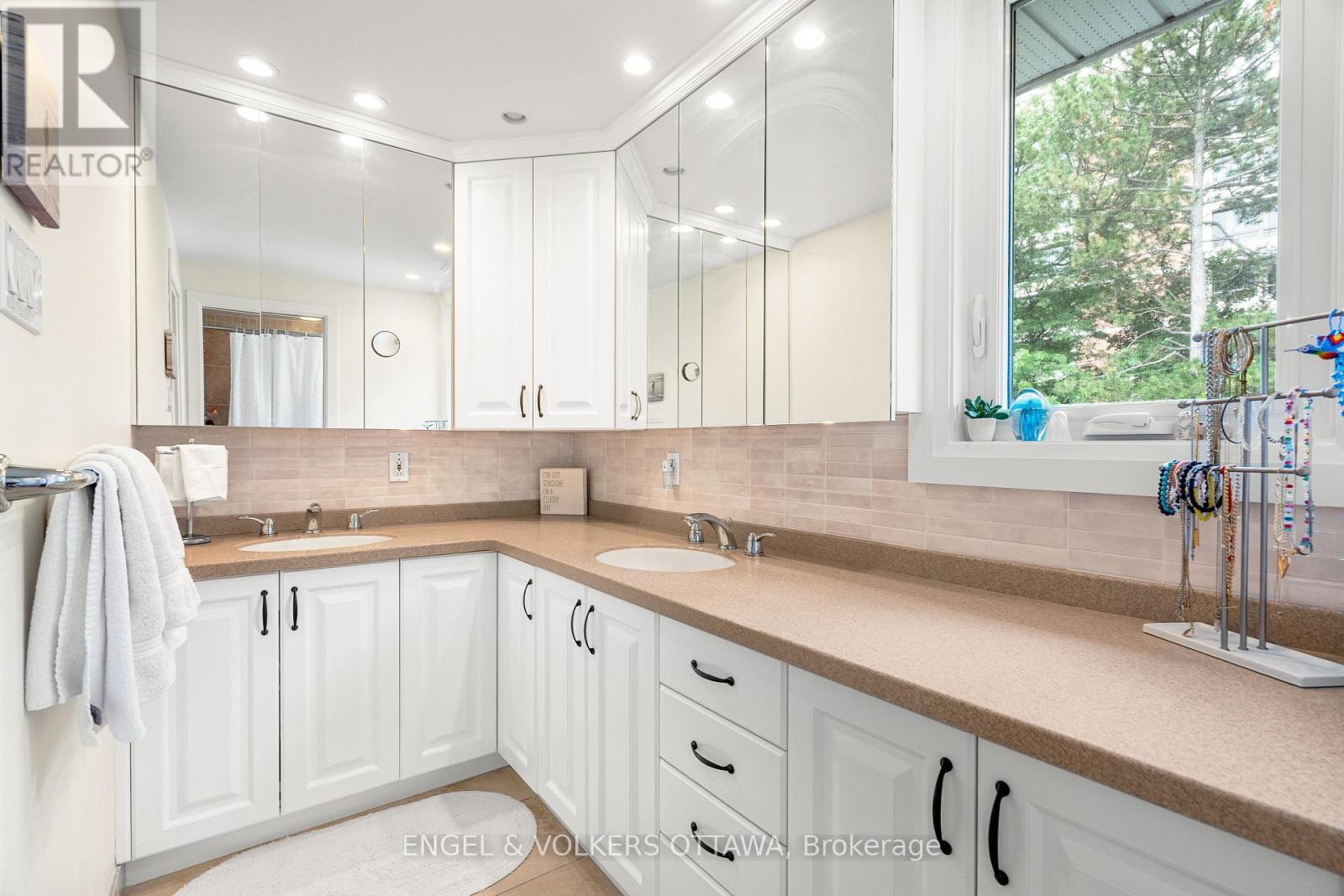 2343 Whitehaven Crescent, Ottawa, ON - Indoor Photo Showing Bathroom