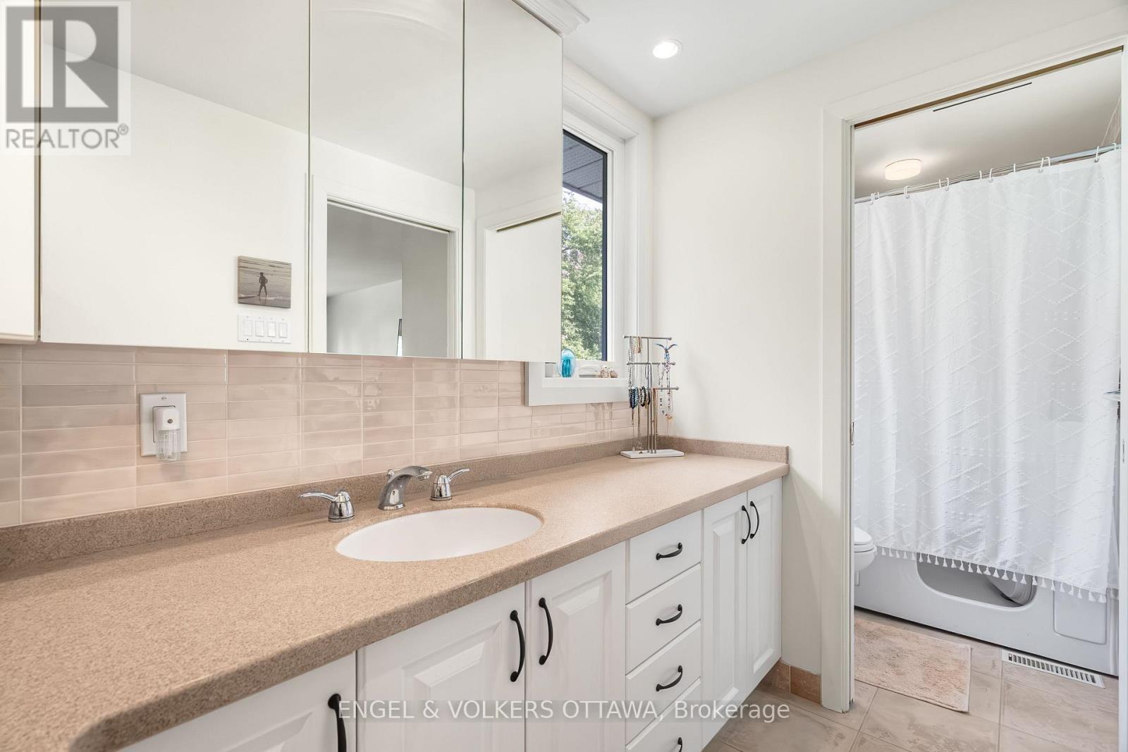 2343 Whitehaven Crescent, Ottawa, ON - Indoor Photo Showing Bathroom