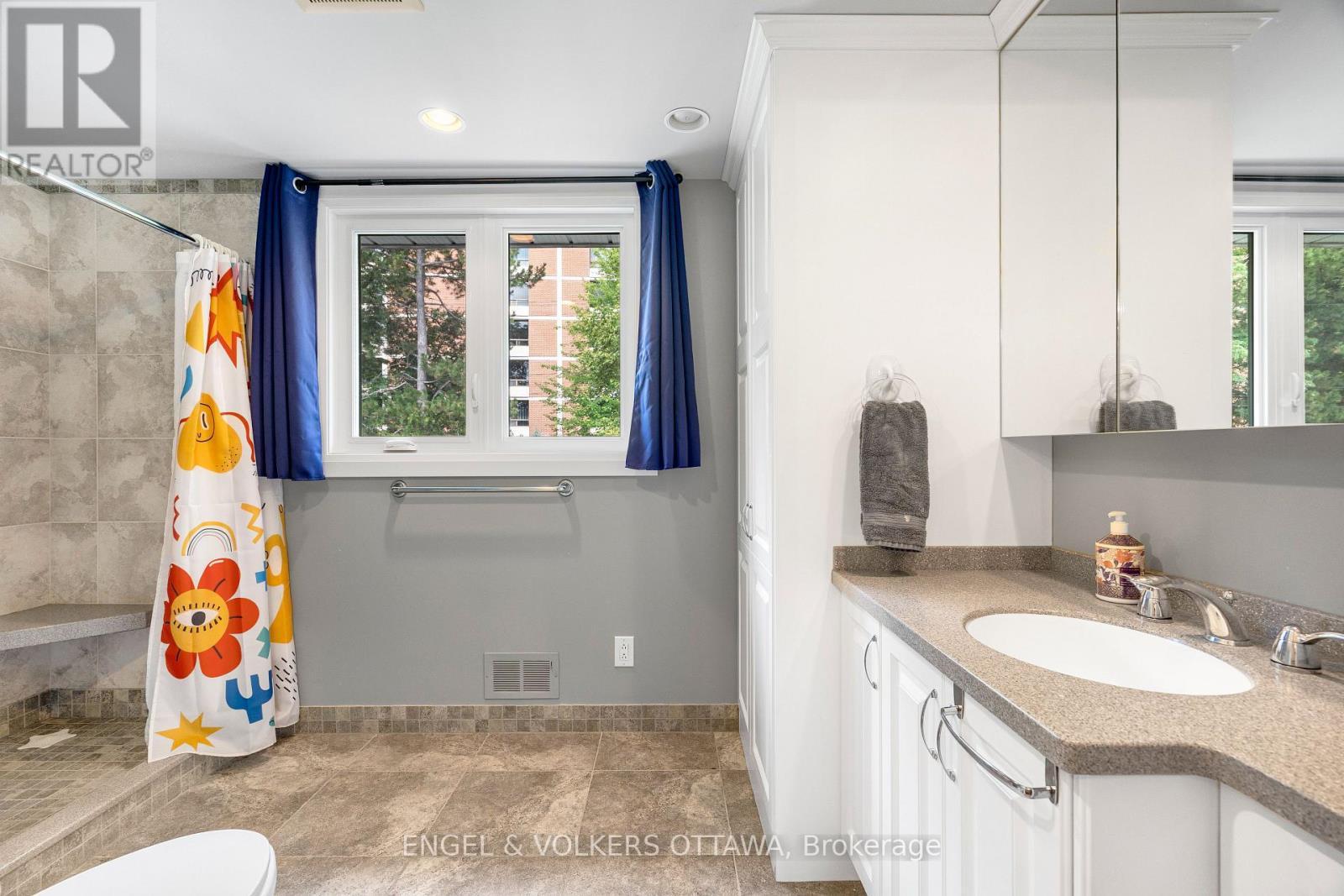 2343 Whitehaven Crescent, Ottawa, ON - Indoor Photo Showing Bathroom