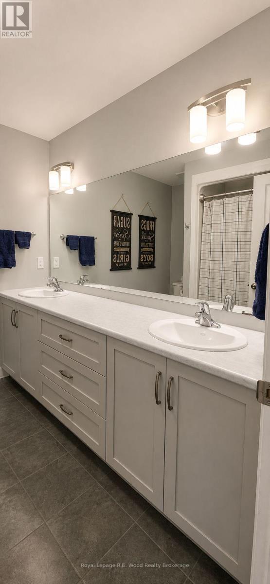 249 Wilson Avenue, Tillsonburg, ON - Indoor Photo Showing Bathroom