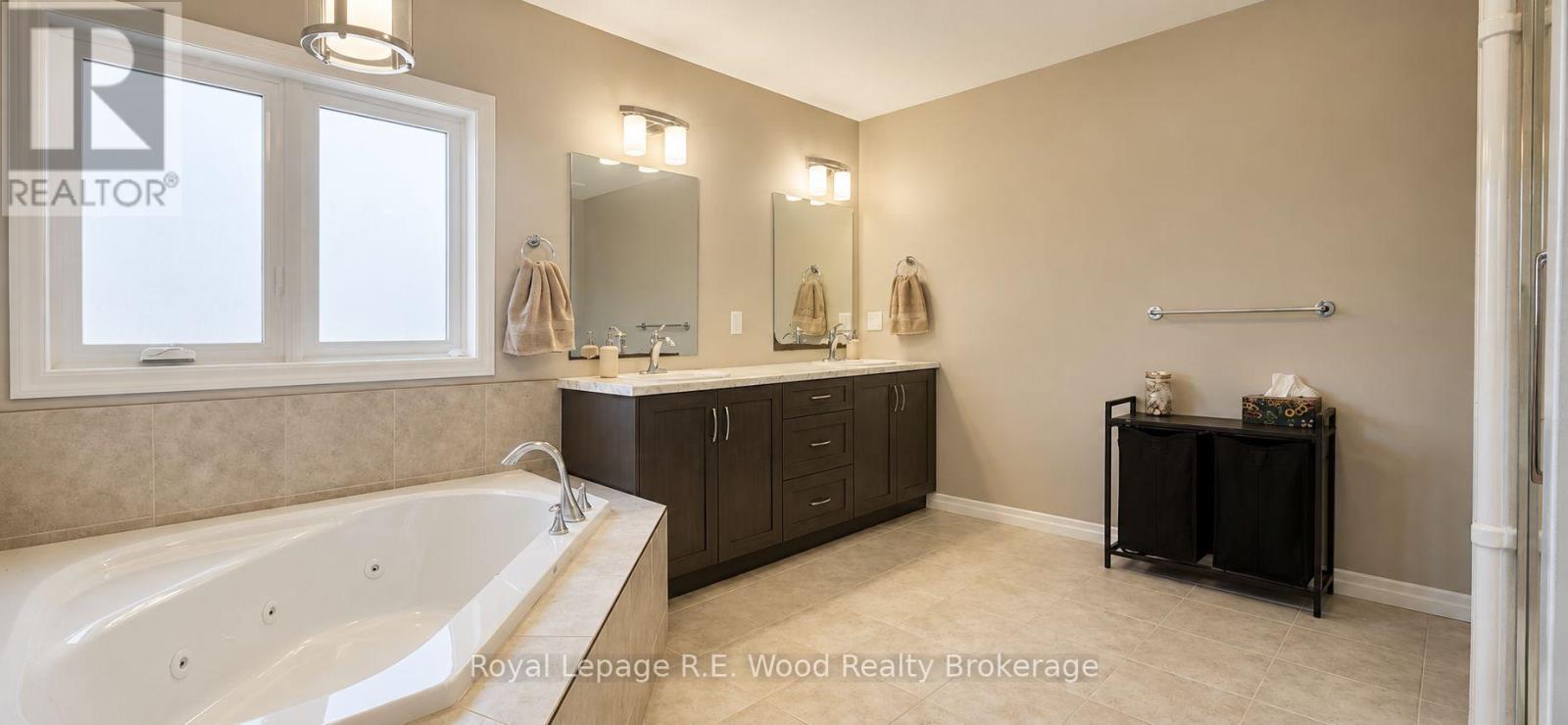 249 Wilson Avenue, Tillsonburg, ON - Indoor Photo Showing Bathroom