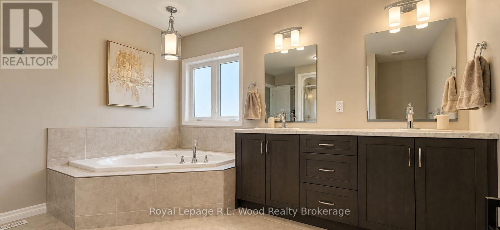 249 Wilson Avenue, Tillsonburg, ON - Indoor Photo Showing Bathroom