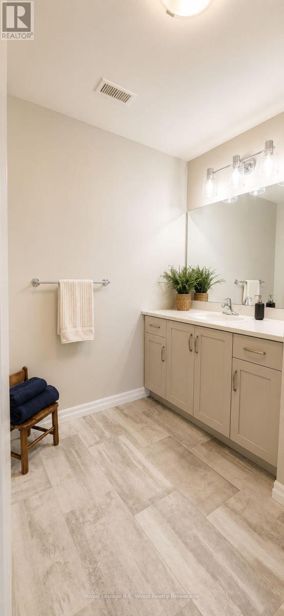 249 Wilson Avenue, Tillsonburg, ON - Indoor Photo Showing Bathroom