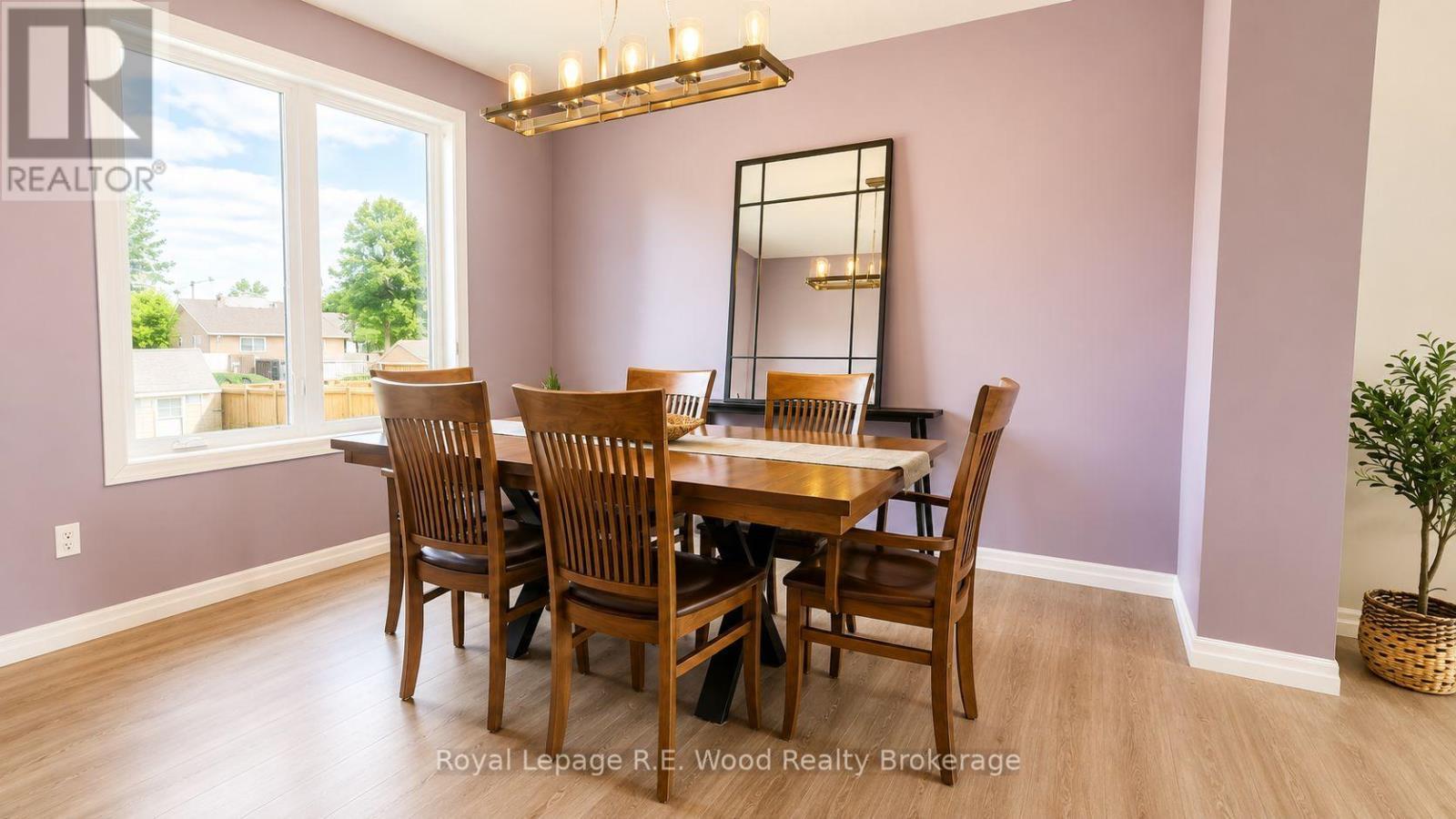 249 Wilson Avenue, Tillsonburg, ON - Indoor Photo Showing Dining Room