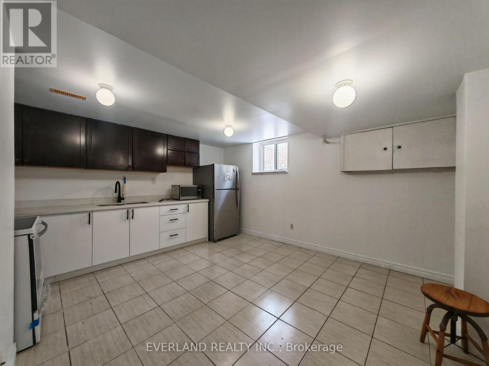 18 Camberley Court, Toronto, ON - Indoor Photo Showing Kitchen