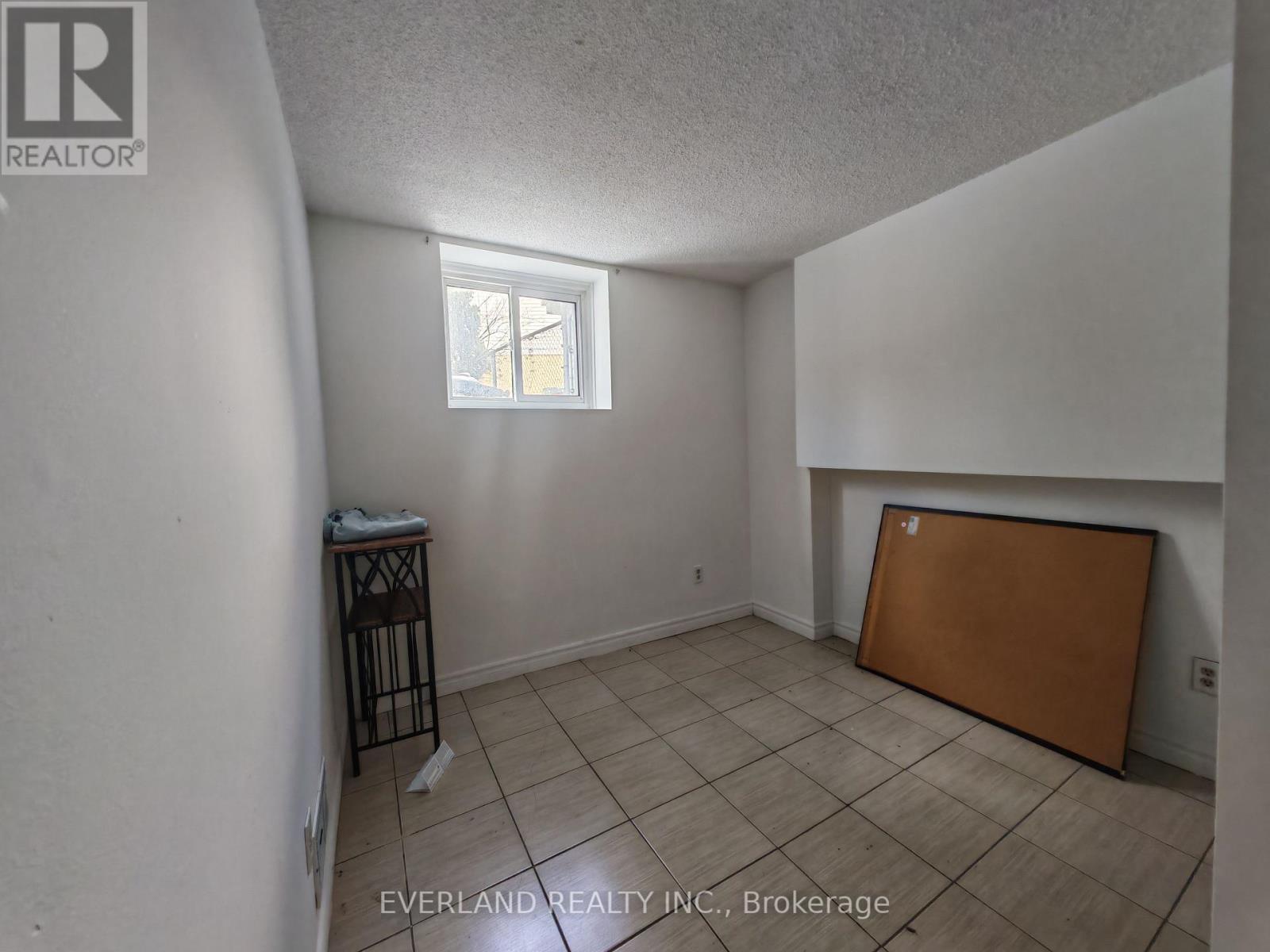 18 Camberley Court, Toronto, ON - Indoor Photo Showing Other Room