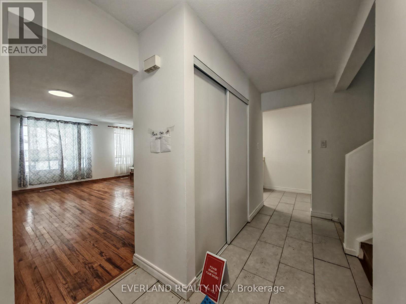 18 Camberley Court, Toronto, ON - Indoor Photo Showing Other Room