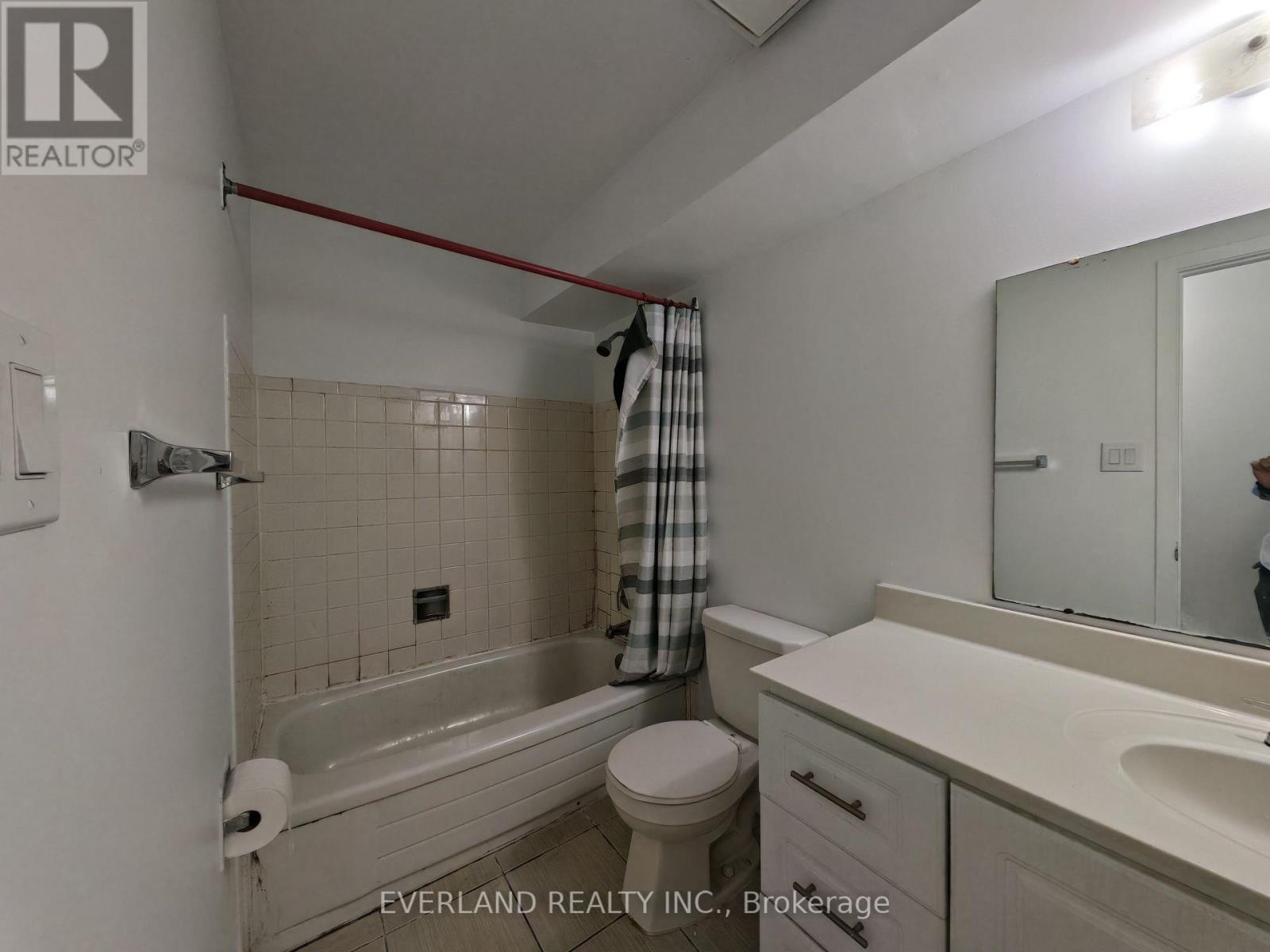 18 Camberley Court, Toronto, ON - Indoor Photo Showing Bathroom