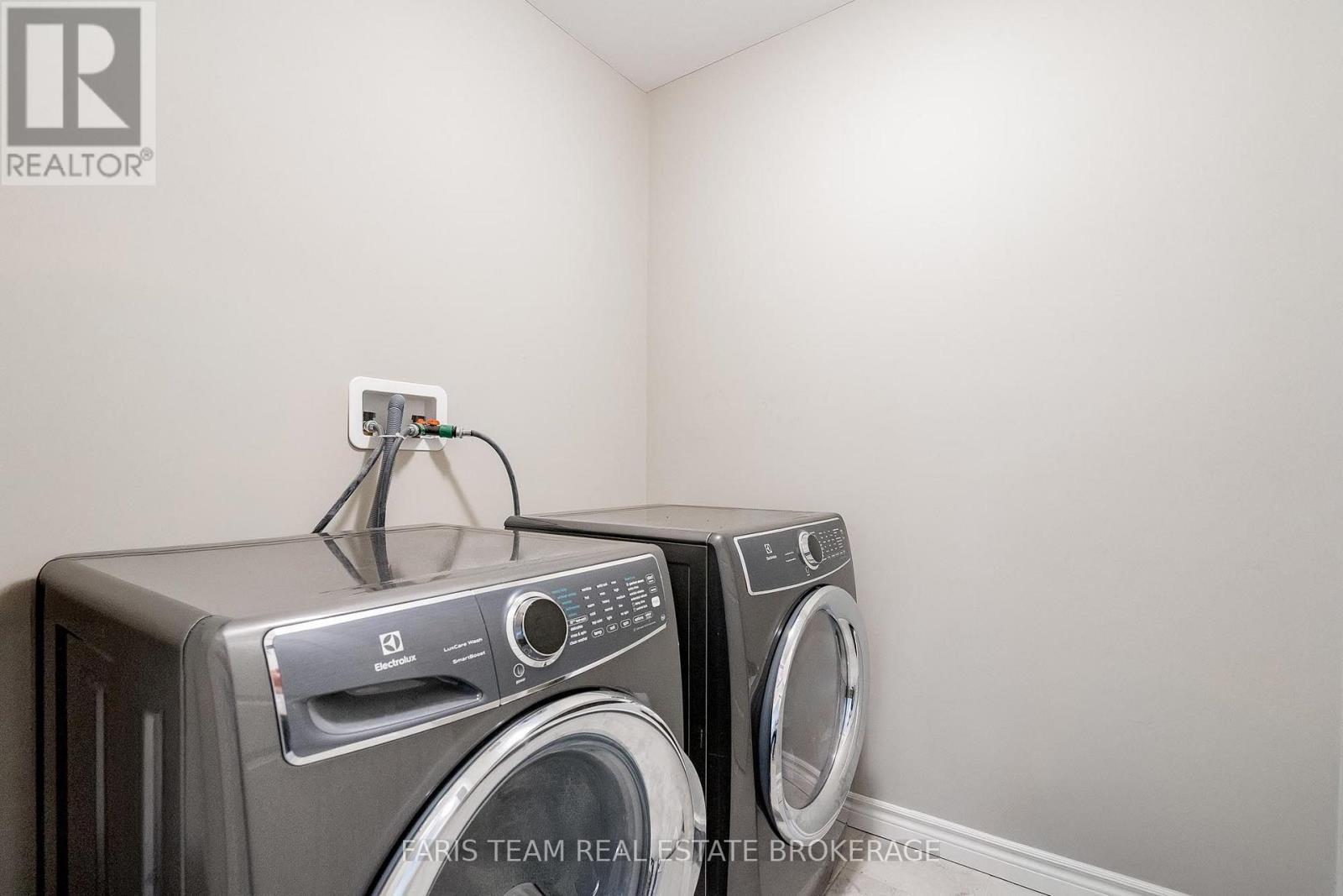 1016 Wright Drive, Midland, ON - Indoor Photo Showing Laundry Room