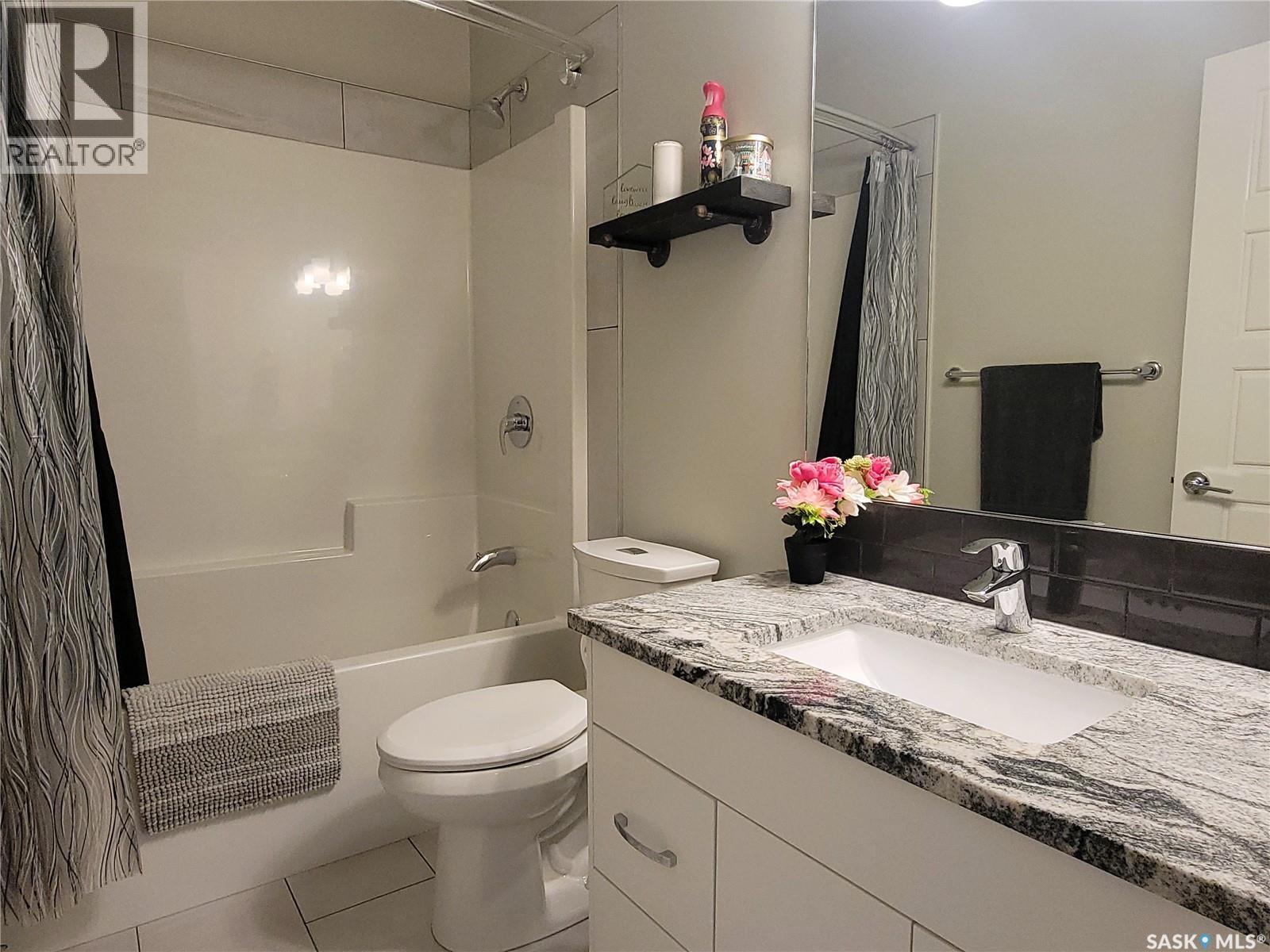 626 Kinloch Crescent, Saskatoon, SK - Indoor Photo Showing Bathroom