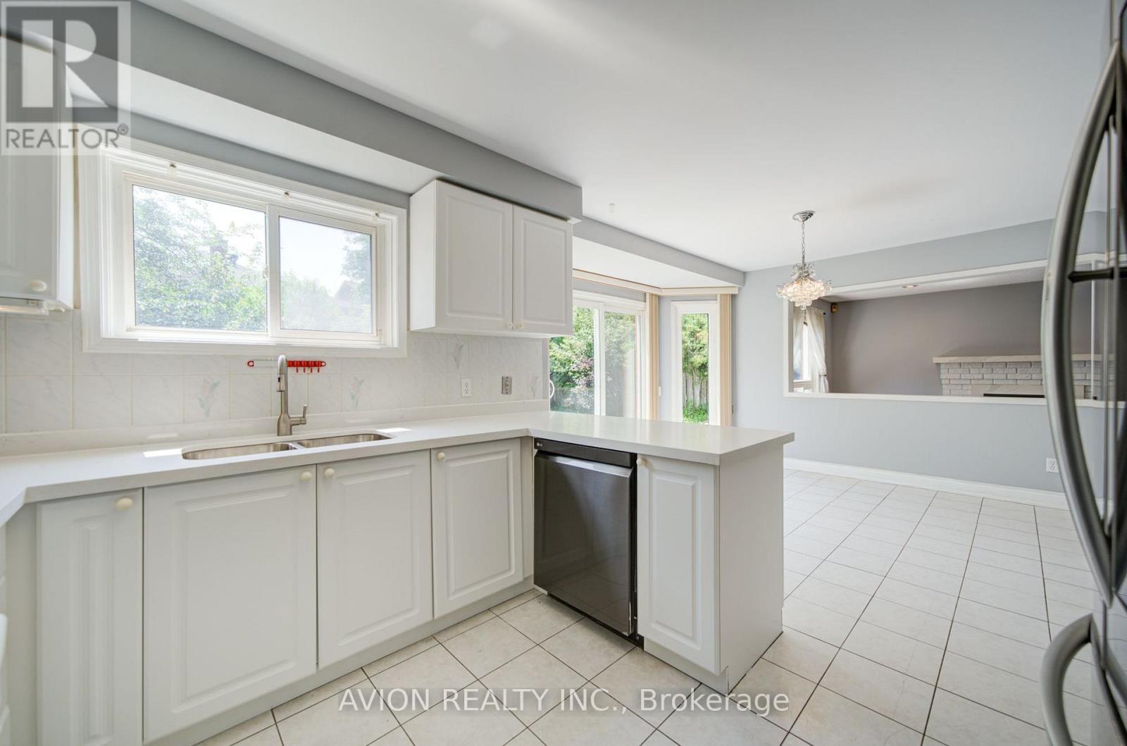 29 Charrington Crescent, Markham, ON - Indoor Photo Showing Kitchen With Double Sink