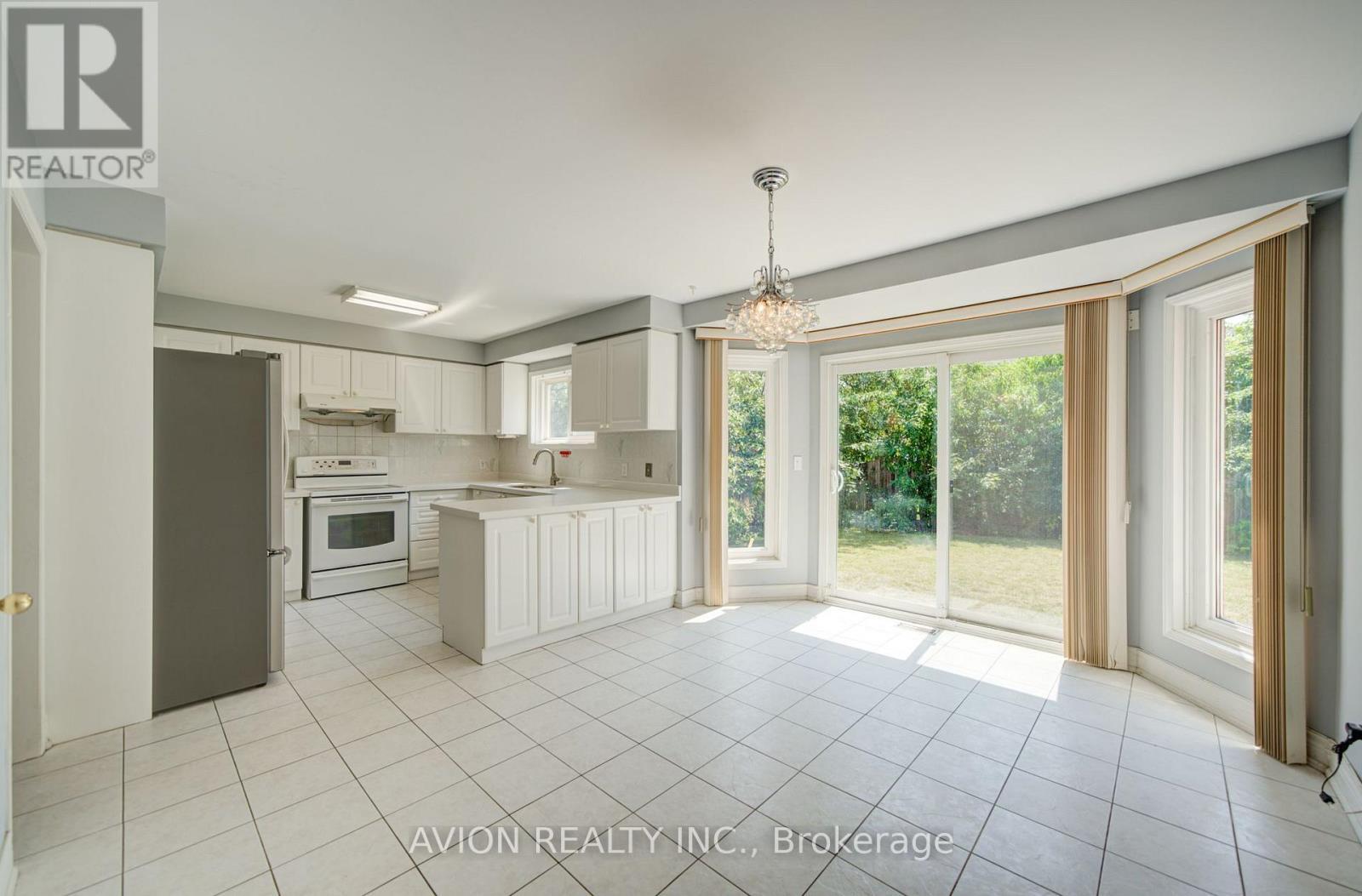 29 Charrington Crescent, Markham, ON - Indoor Photo Showing Kitchen