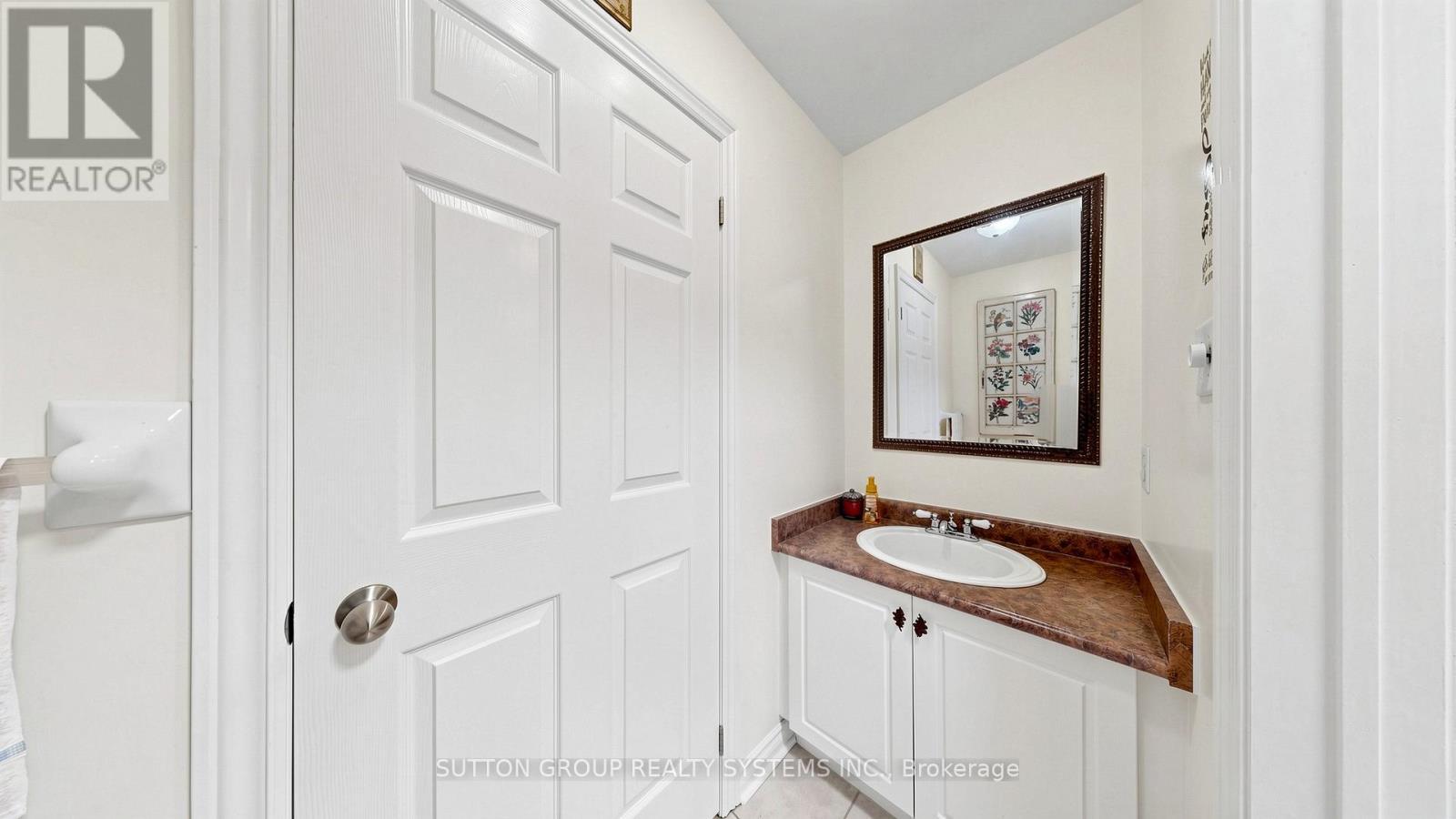 2138 Eglinton Avenue W, Toronto, ON - Indoor Photo Showing Bathroom