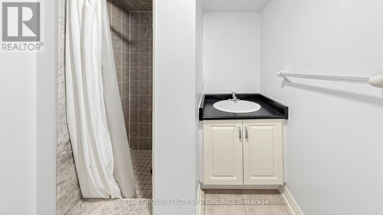 2138 Eglinton Avenue W, Toronto, ON - Indoor Photo Showing Other Room