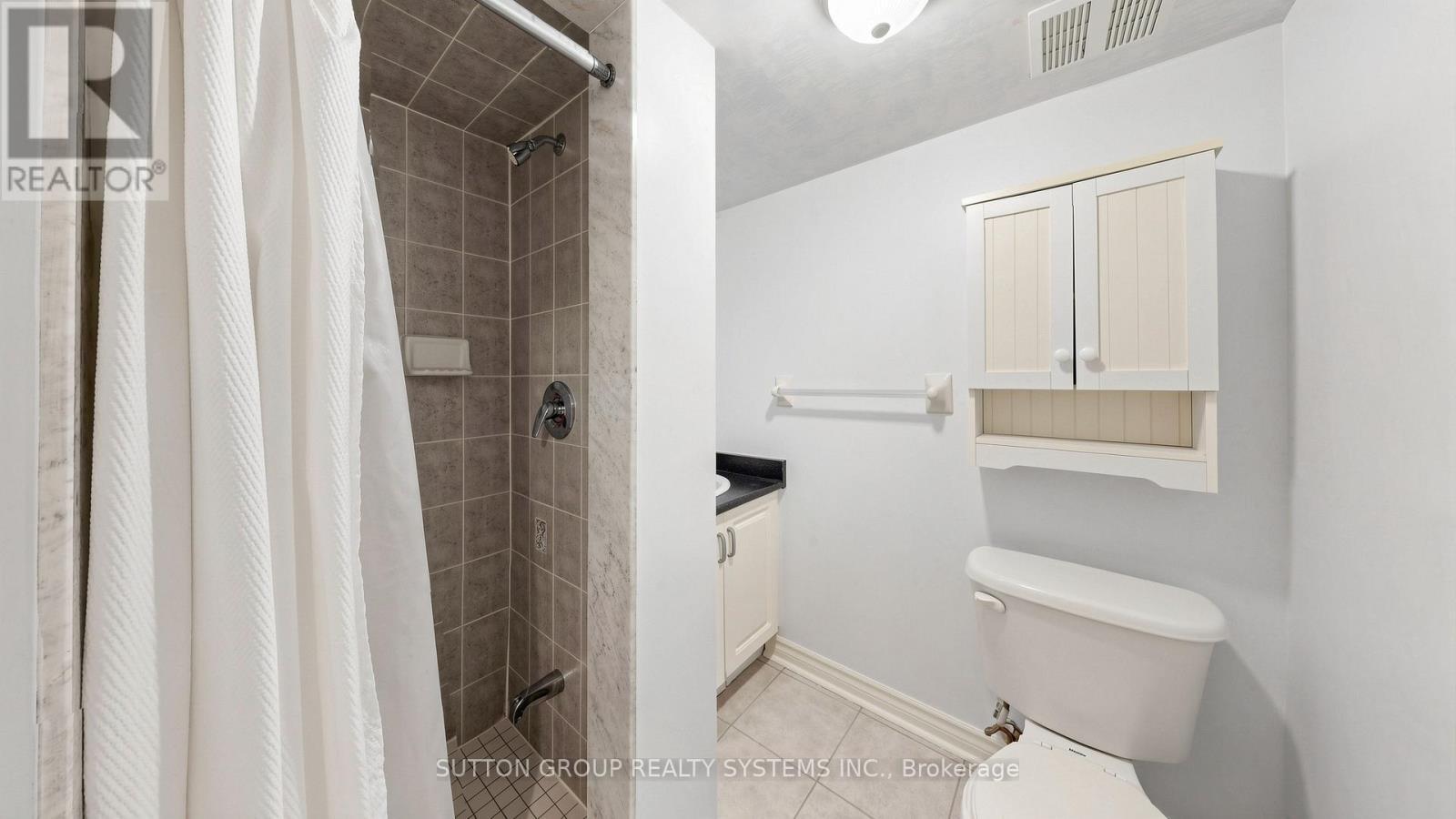 2138 Eglinton Avenue W, Toronto, ON - Indoor Photo Showing Bathroom