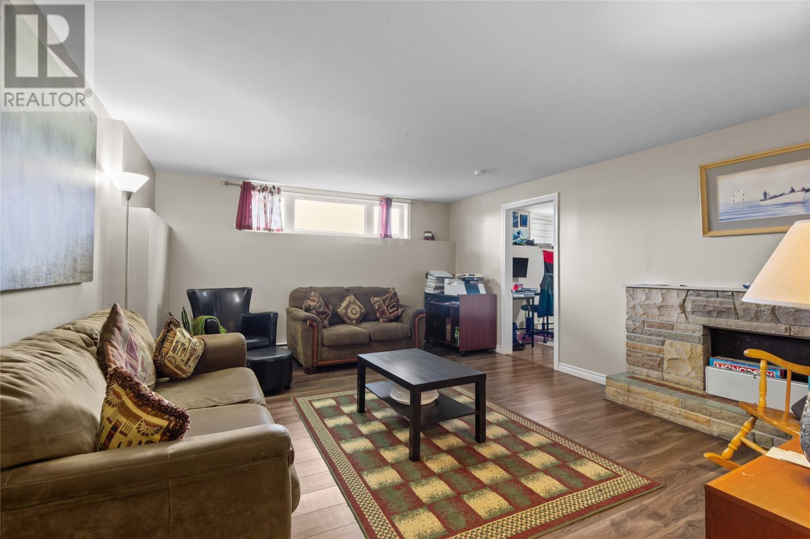 20 Thorburn Road, St. John'S, NL - Indoor Photo Showing Living Room