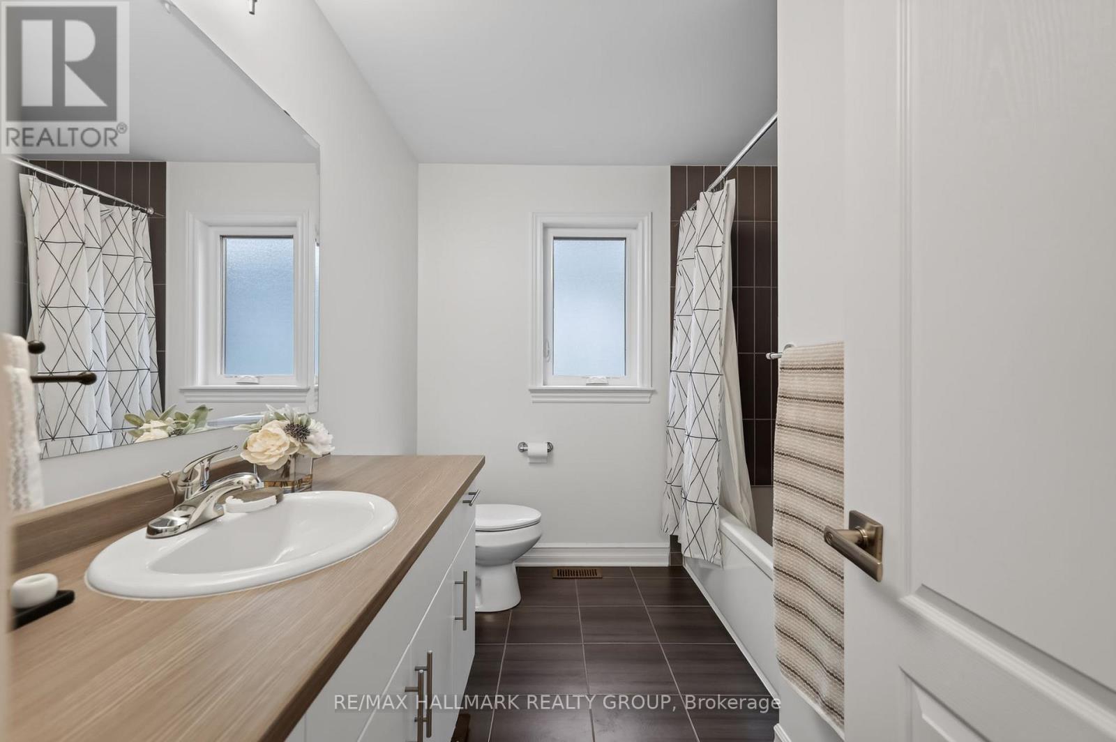 878 Excursion Way, Ottawa, ON - Indoor Photo Showing Bathroom
