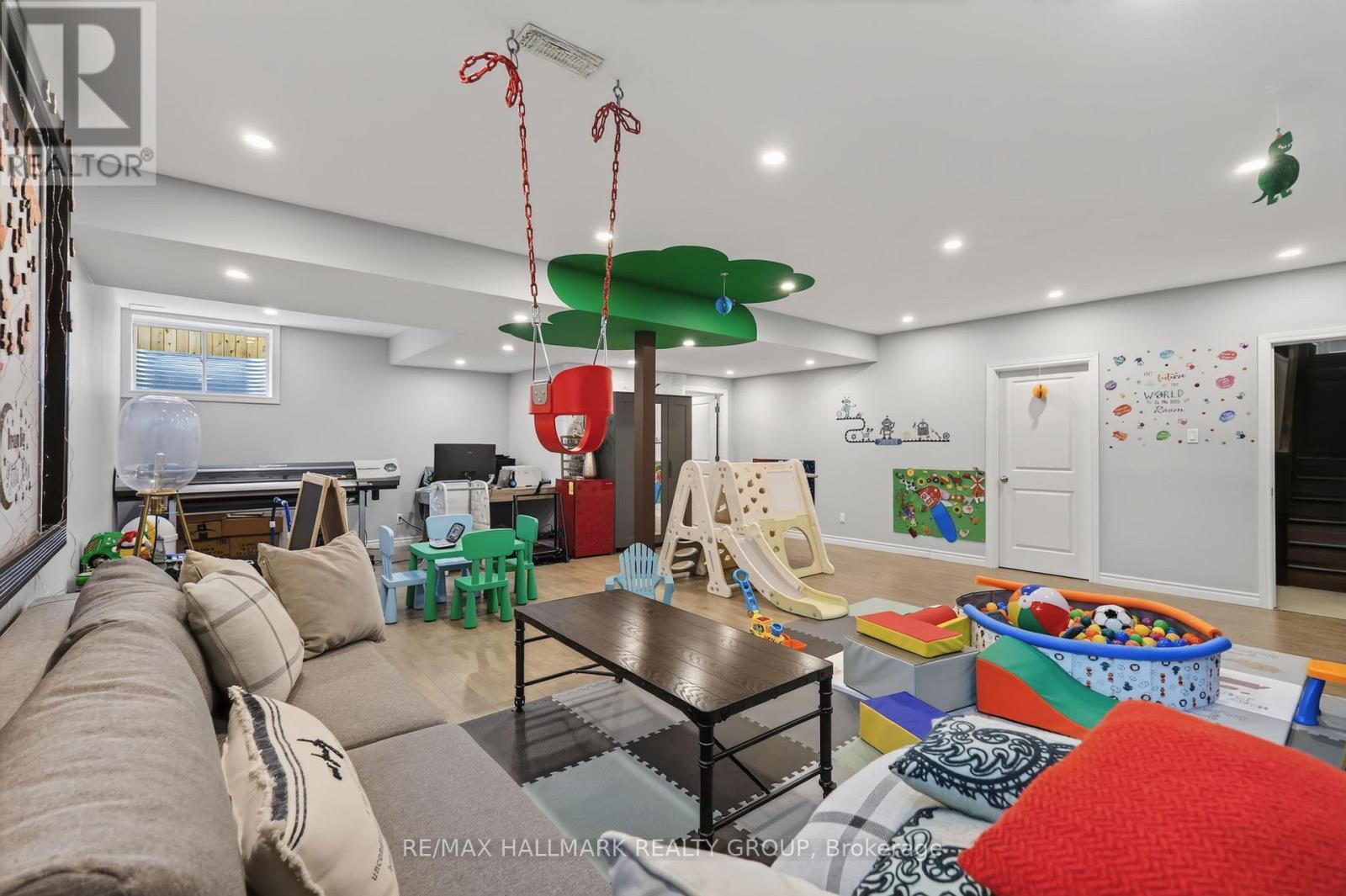 878 Excursion Way, Ottawa, ON - Indoor Photo Showing Living Room