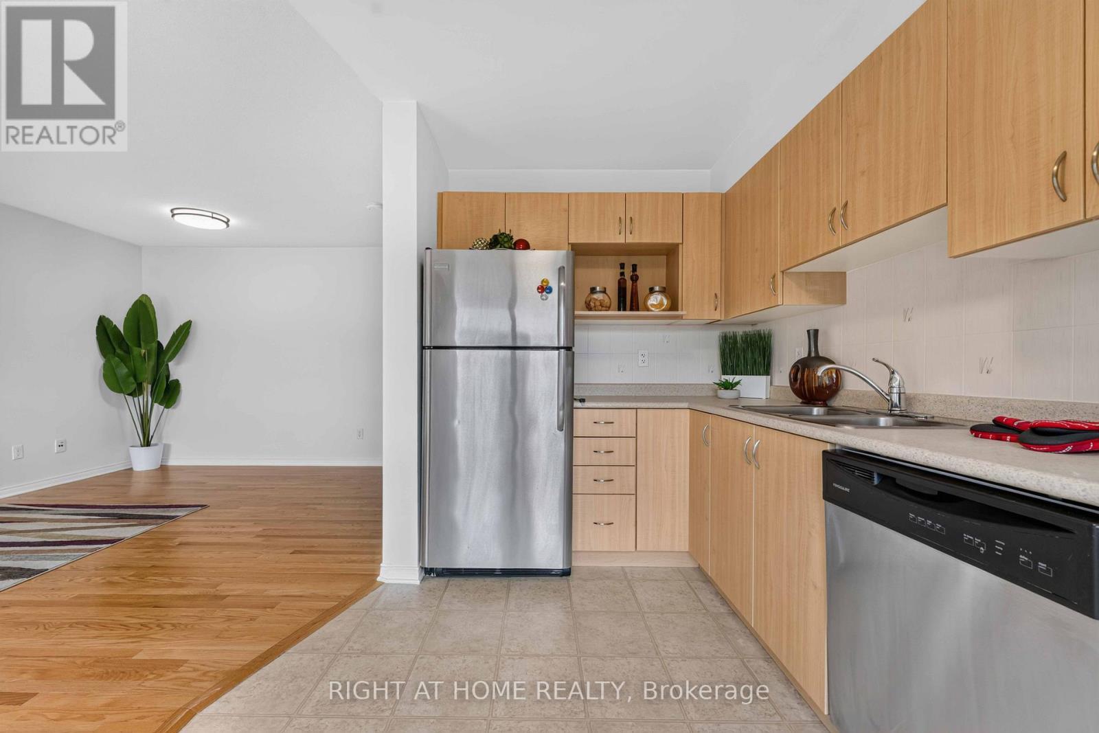 343 Amici Terrace, Ottawa, ON - Indoor Photo Showing Kitchen With Double Sink