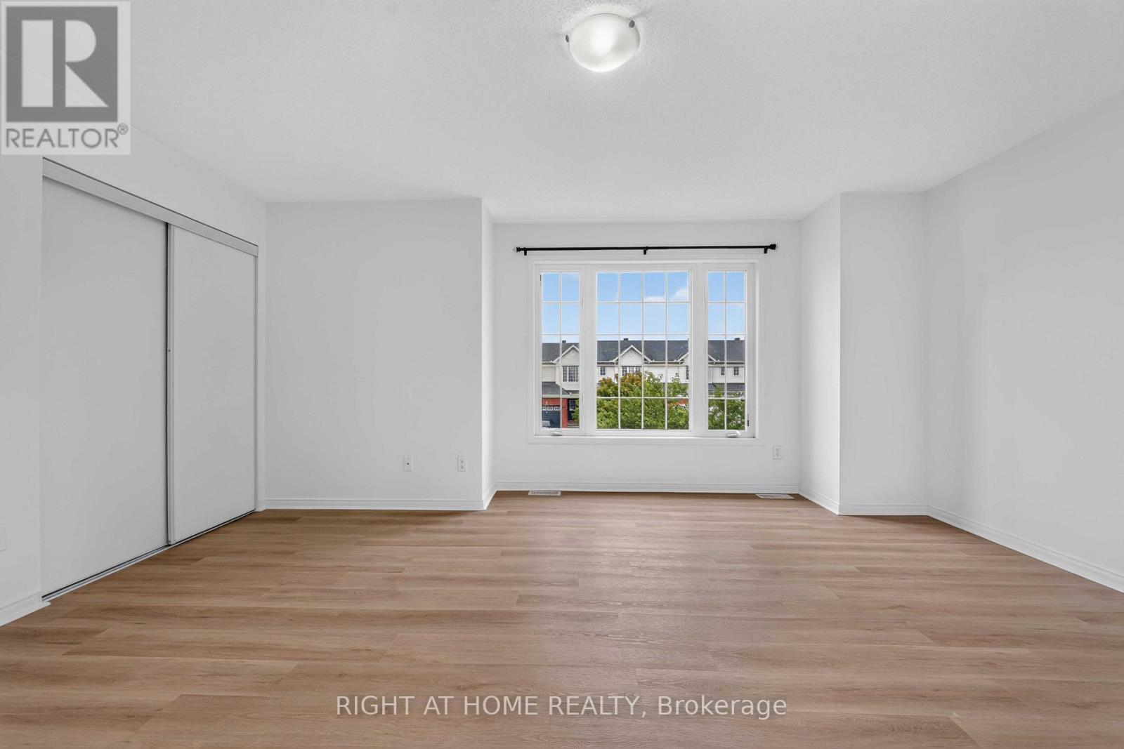 343 Amici Terrace, Ottawa, ON - Indoor Photo Showing Other Room