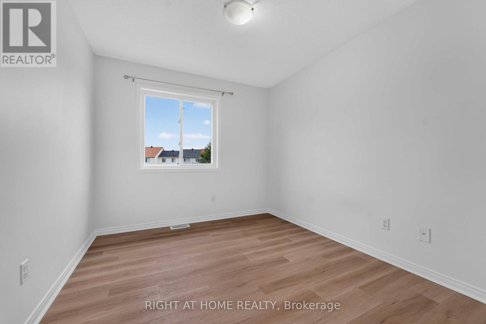 343 Amici Terrace, Ottawa, ON - Indoor Photo Showing Other Room