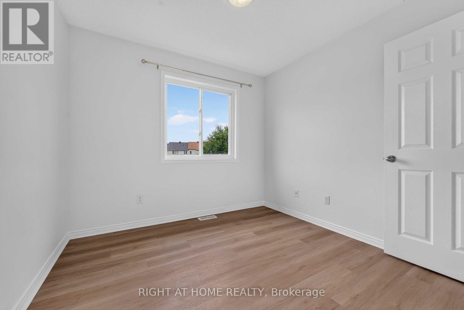 343 Amici Terrace, Ottawa, ON - Indoor Photo Showing Other Room