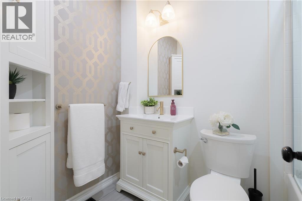 46 Murray Street E, Hamilton, ON - Indoor Photo Showing Bathroom
