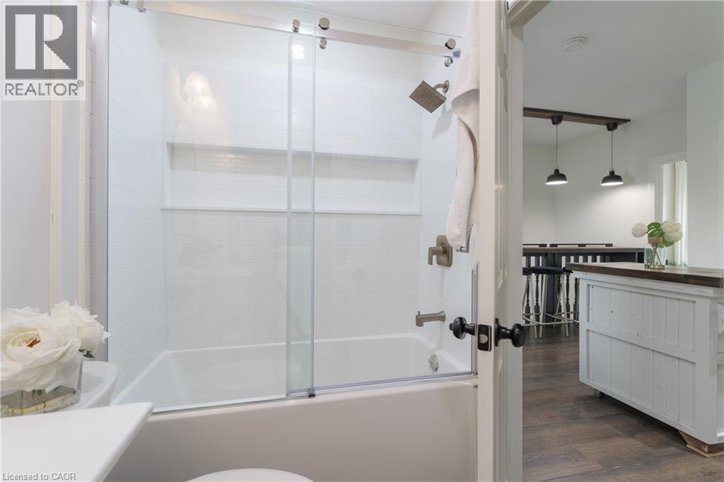 46 Murray Street E, Hamilton, ON - Indoor Photo Showing Bathroom
