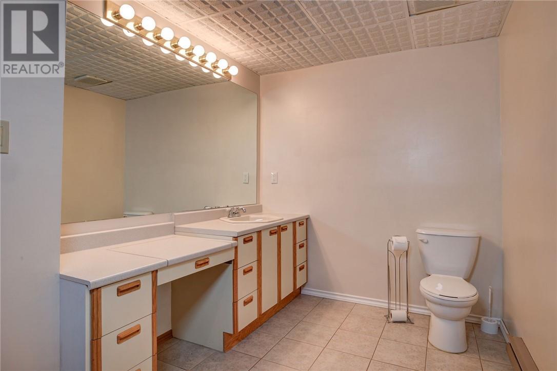 224 Third Avenue, Sudbury, ON - Indoor Photo Showing Bathroom