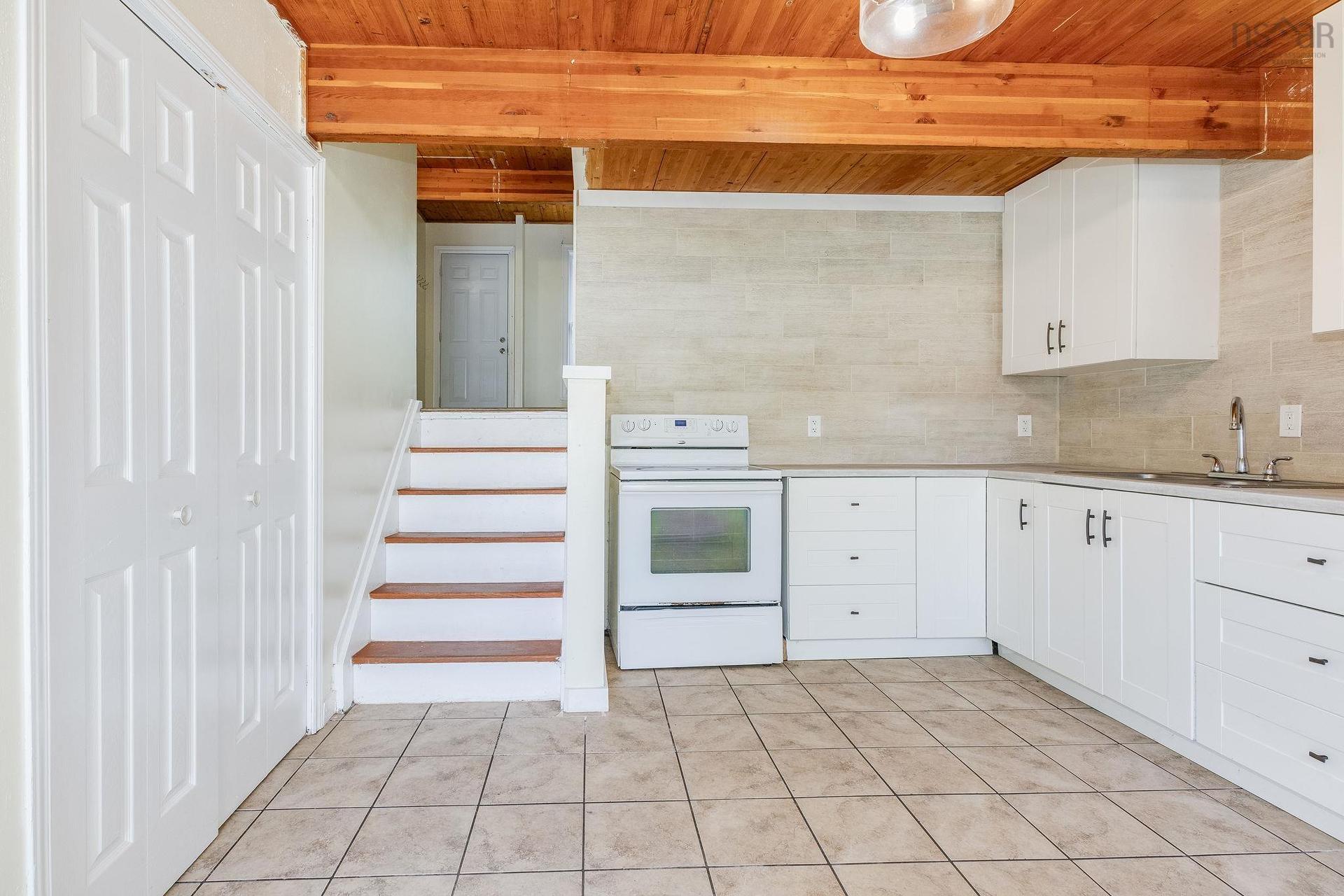 72 Cavendish Road, Halifax, NS - Indoor Photo Showing Kitchen