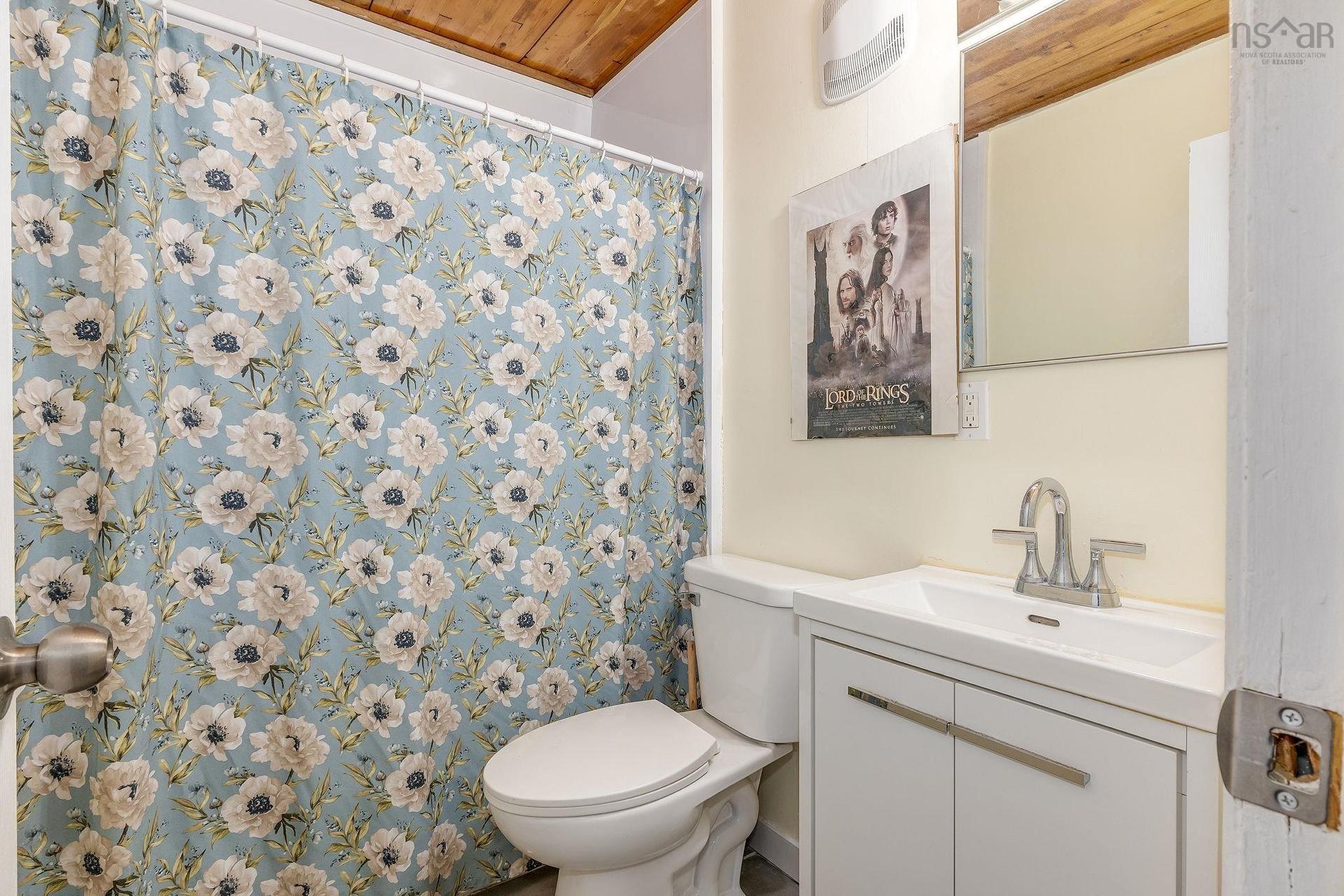 72 Cavendish Road, Halifax, NS - Indoor Photo Showing Bathroom