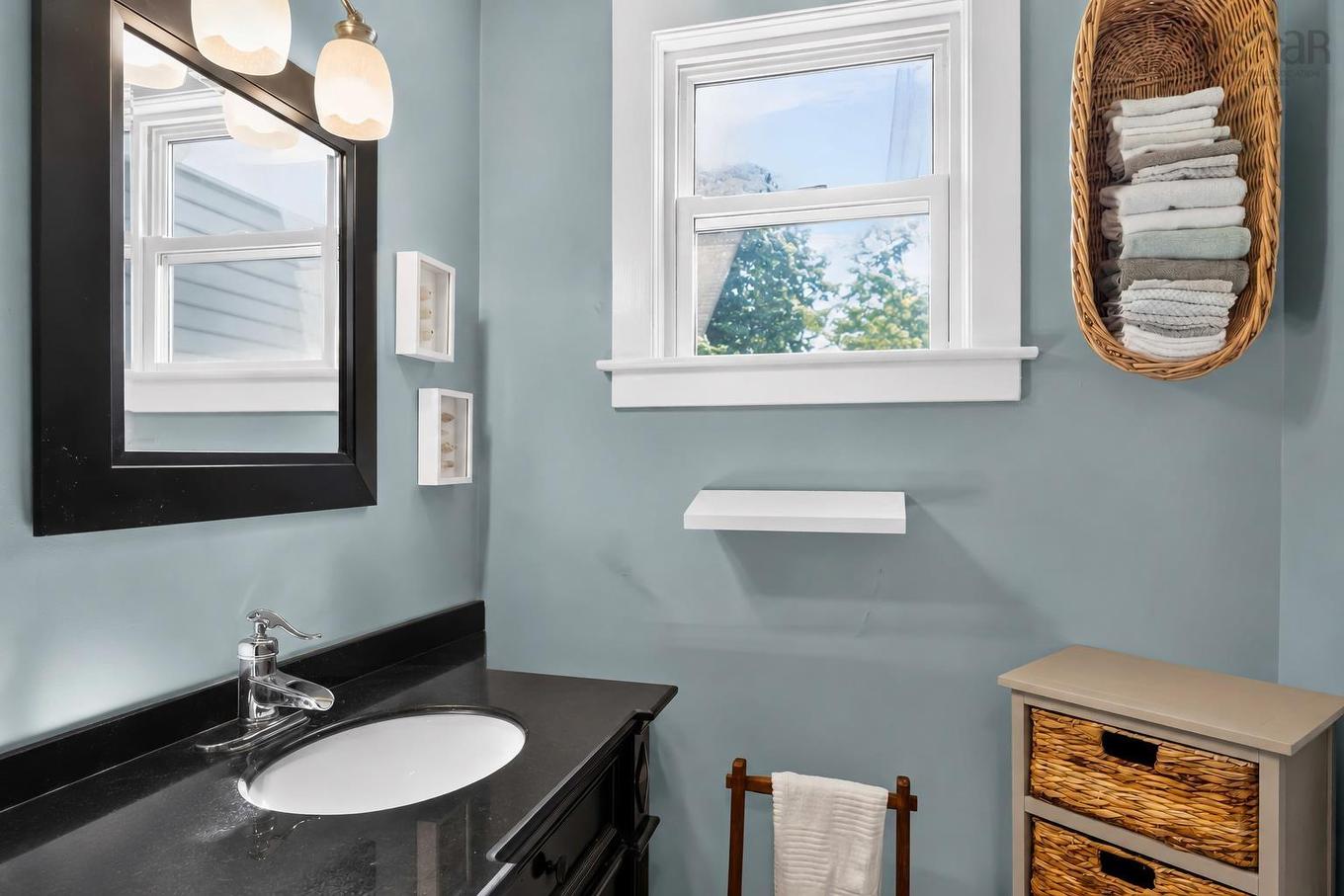 252 Main Street, Berwick, NS - Indoor Photo Showing Bathroom