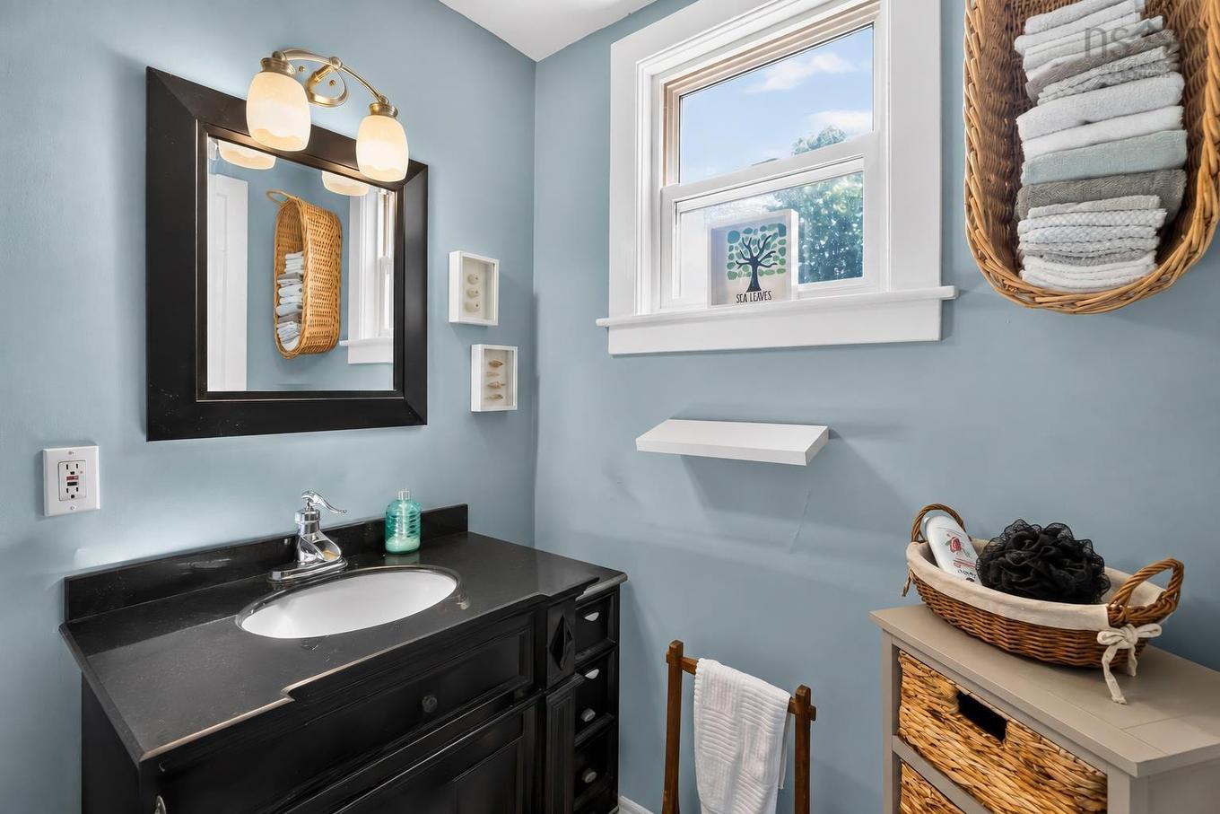 252 Main Street, Berwick, NS - Indoor Photo Showing Bathroom