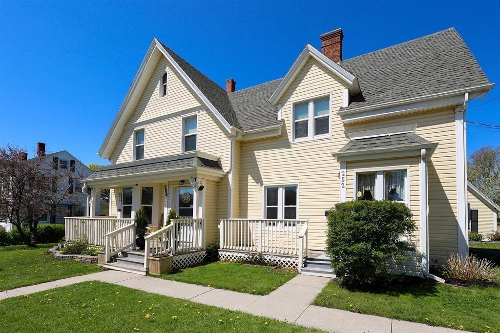 250-252 Central Street, Summerside, PE - Outdoor With Facade