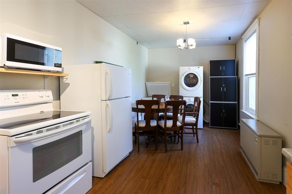 250-252 Central Street, Summerside, PE - Indoor Photo Showing Kitchen