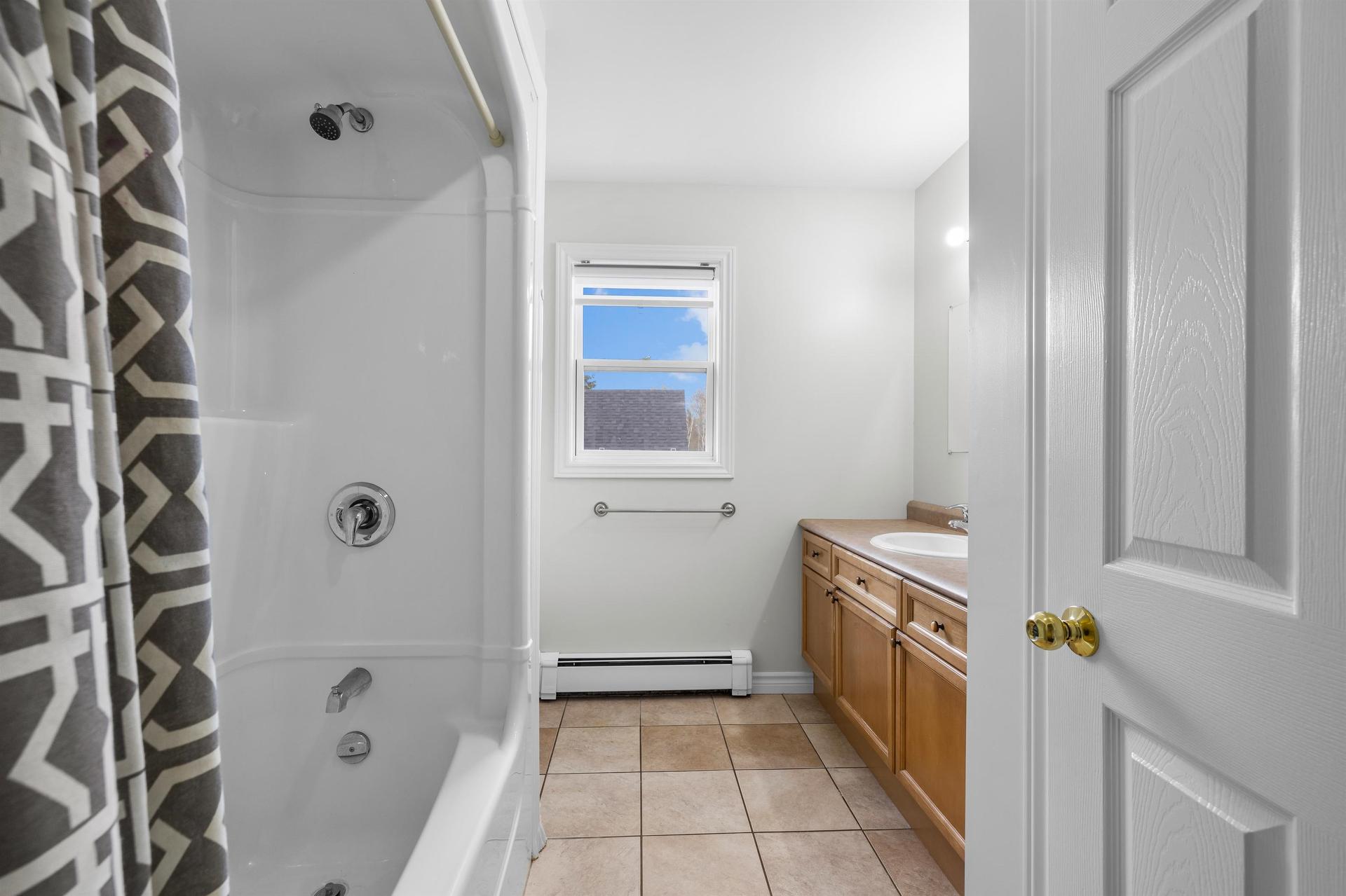 1 Deblois Street, Charlottetown, PE - Indoor Photo Showing Bathroom