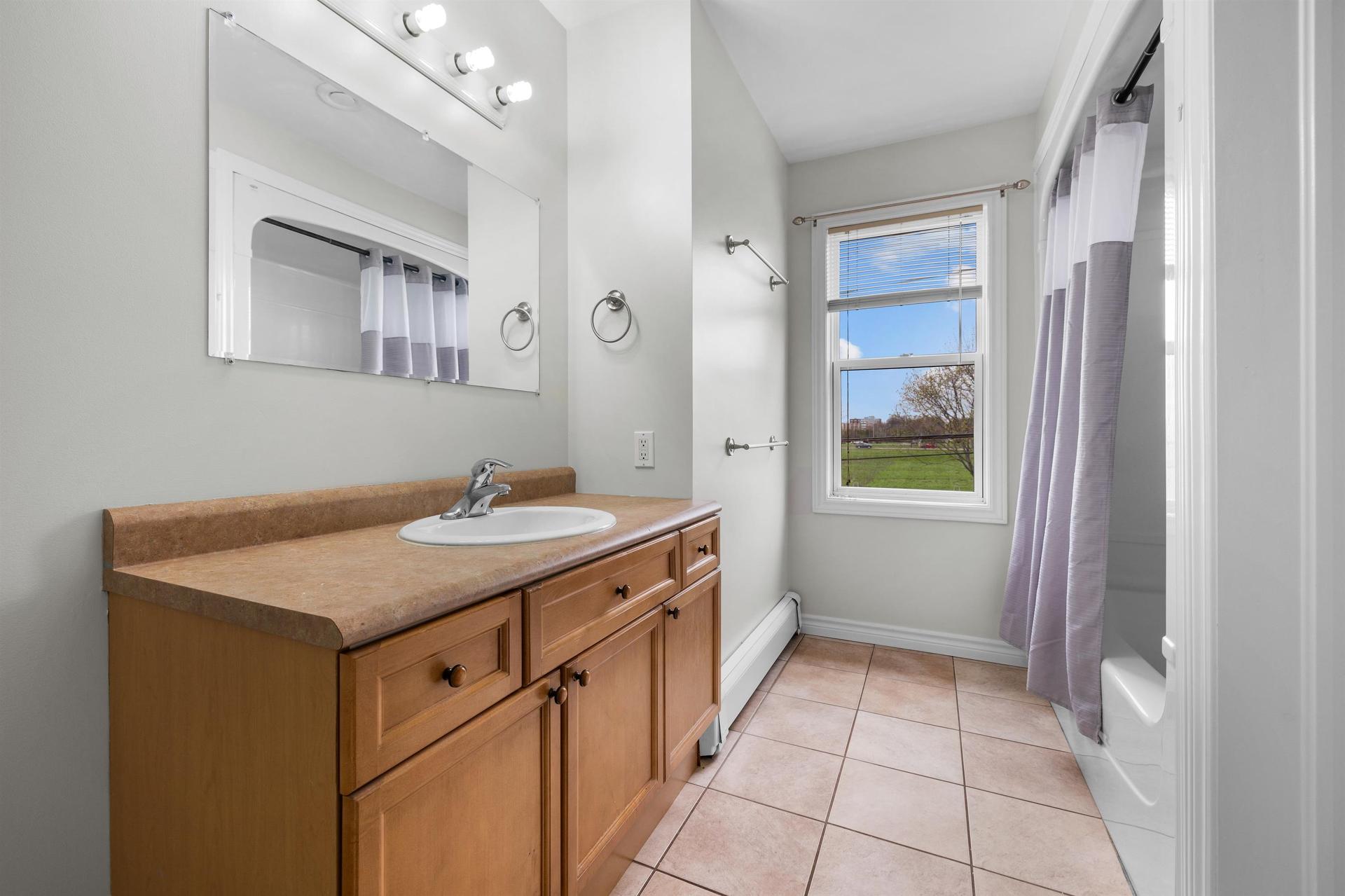 1 Deblois Street, Charlottetown, PE - Indoor Photo Showing Bathroom